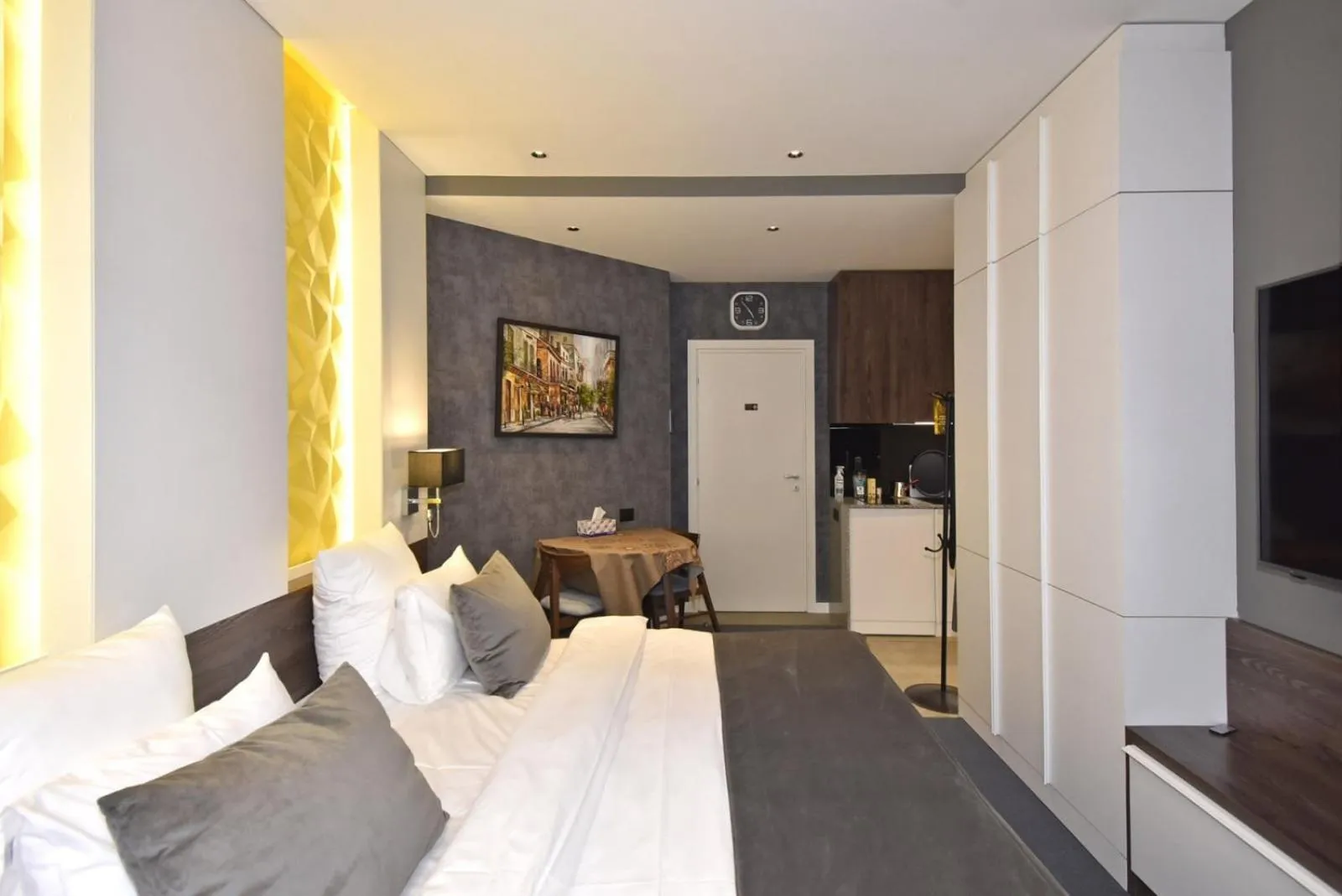 Photo of the whole room, Bed in Avenue ApartHotel