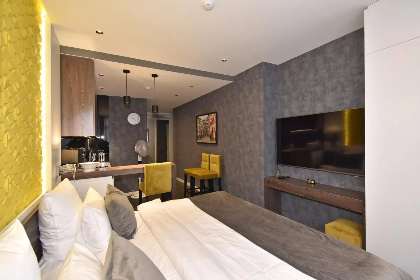 Photo of the whole room, Bed in Avenue ApartHotel