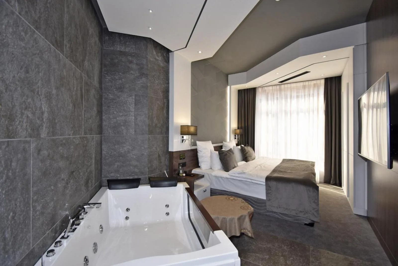 Hot Tub in Avenue ApartHotel