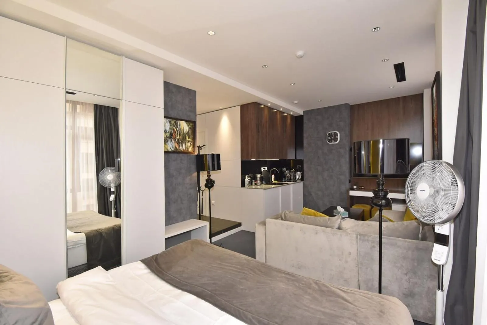 Photo of the whole room in Avenue ApartHotel