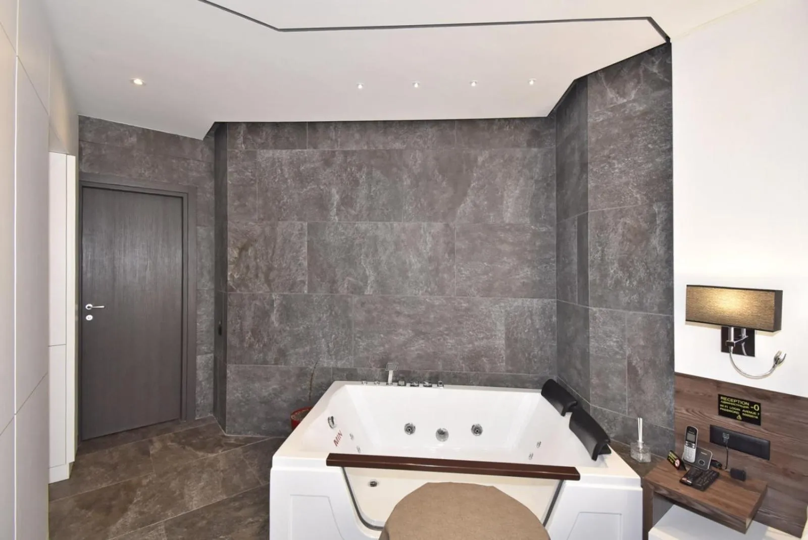 Hot Tub in Avenue ApartHotel