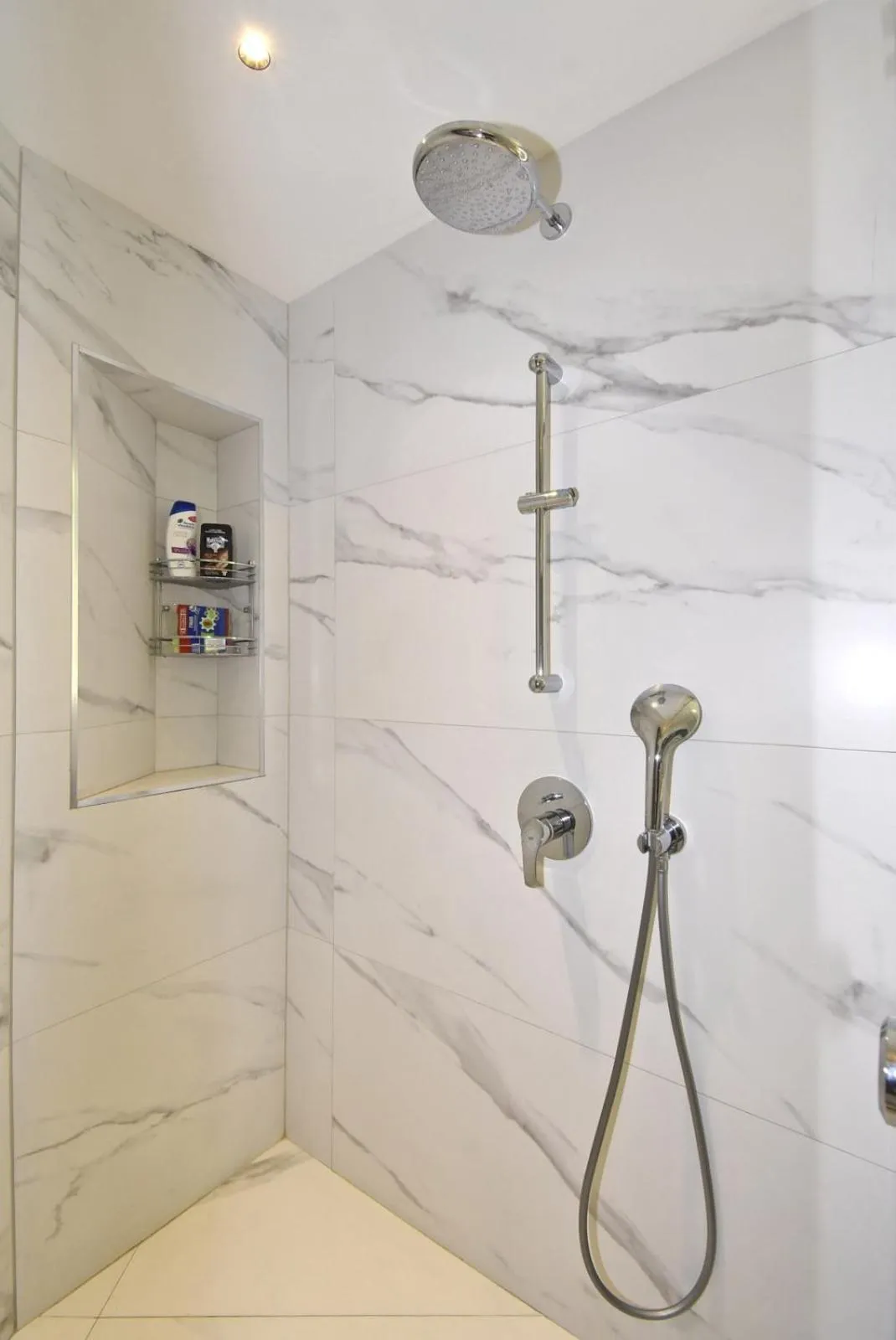 Bathroom in Avenue ApartHotel