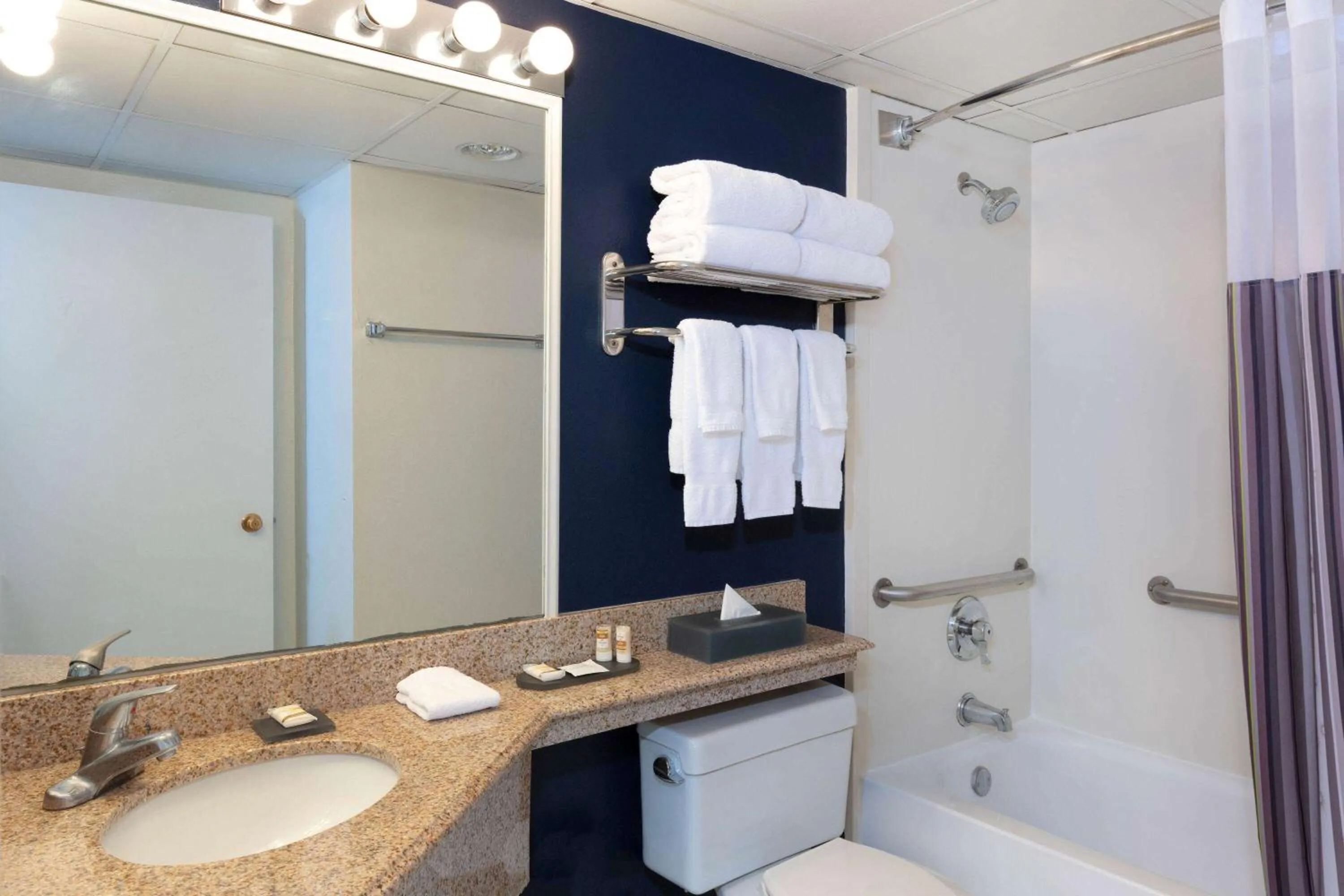 Bathroom in La Quinta by Wyndham Secaucus Meadowlands