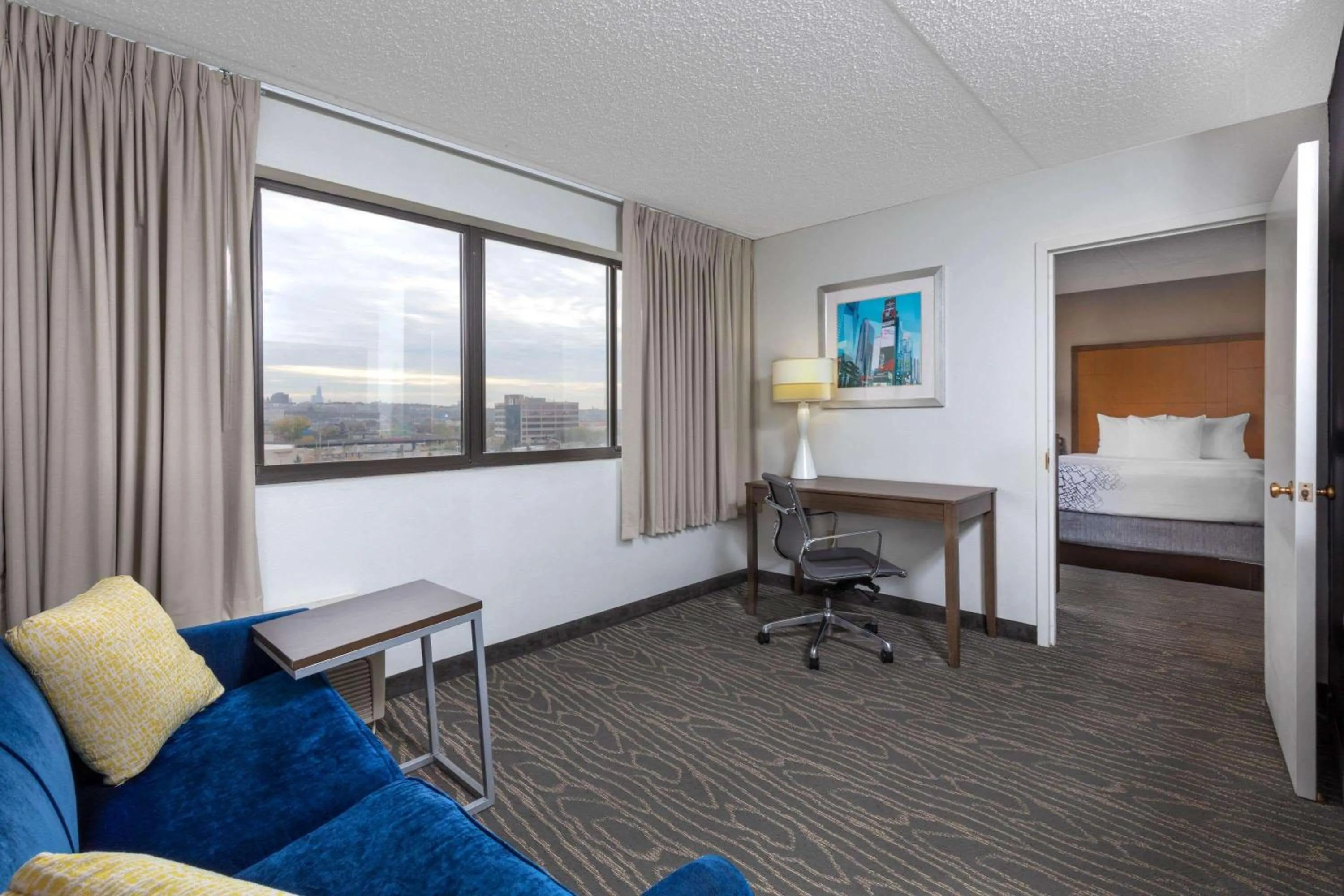 Photo of the whole room, Bed in La Quinta by Wyndham Secaucus Meadowlands