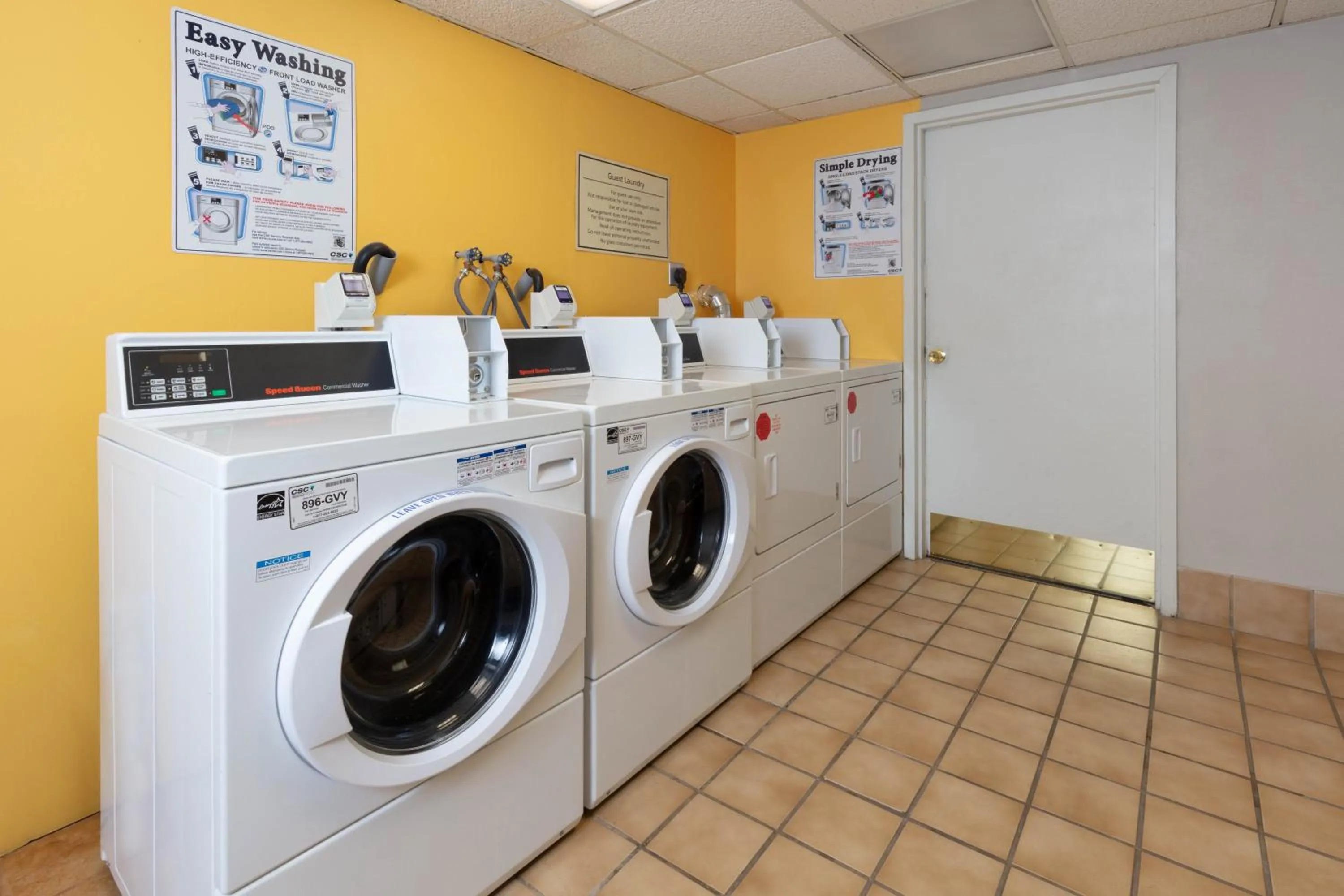 laundry in La Quinta by Wyndham Secaucus Meadowlands