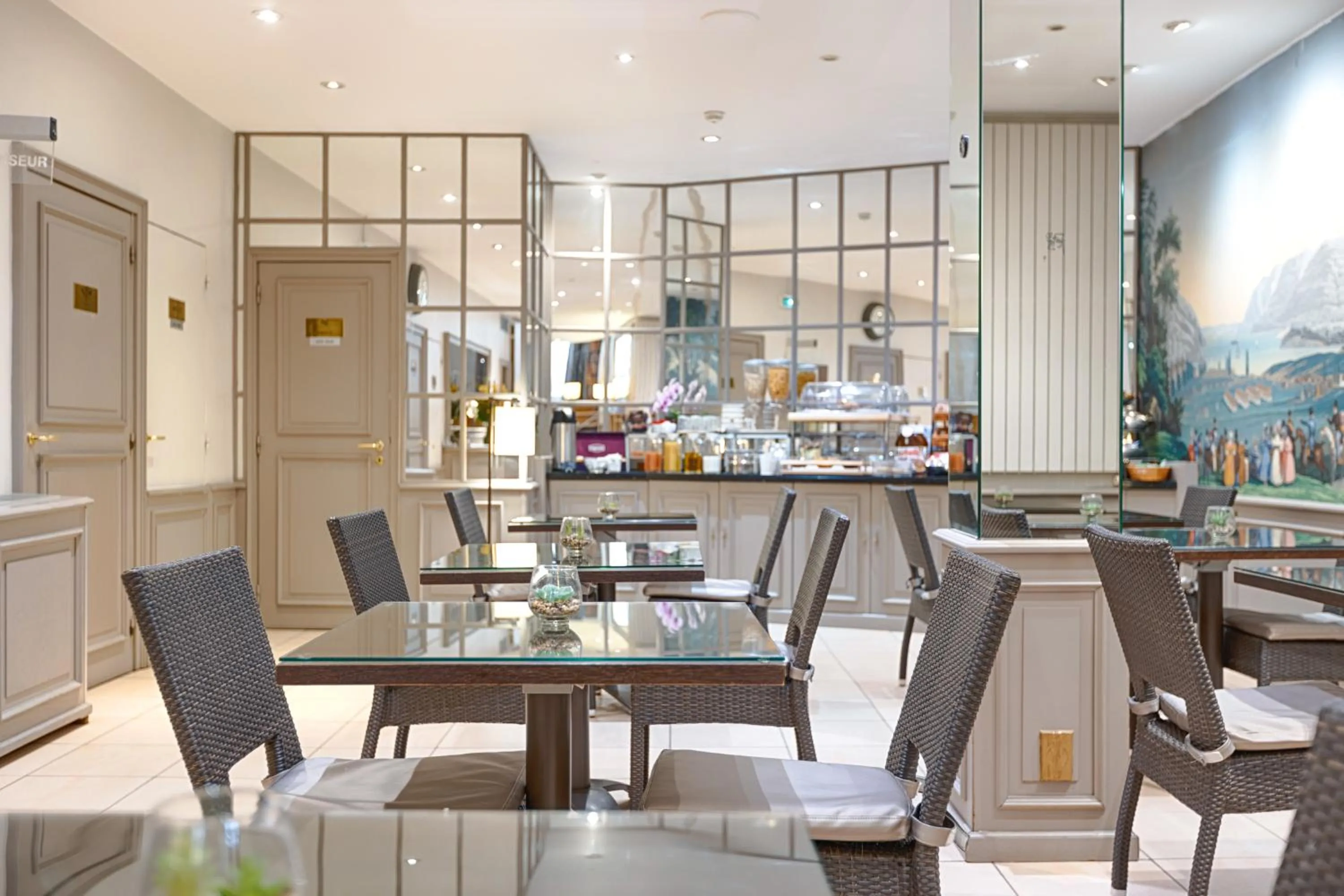 Breakfast in Hôtel Le Beaugency