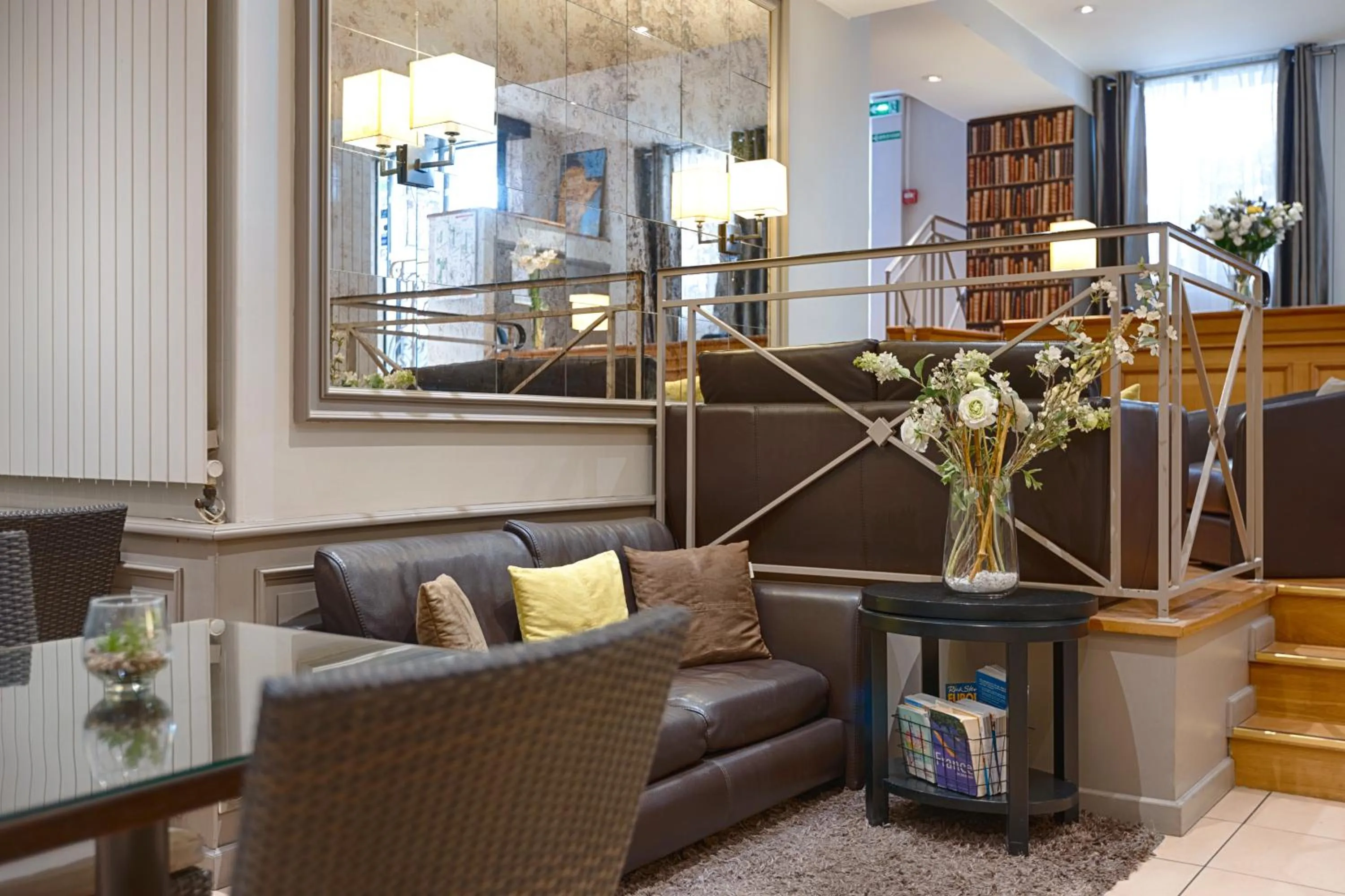 Living room in Hôtel Le Beaugency
