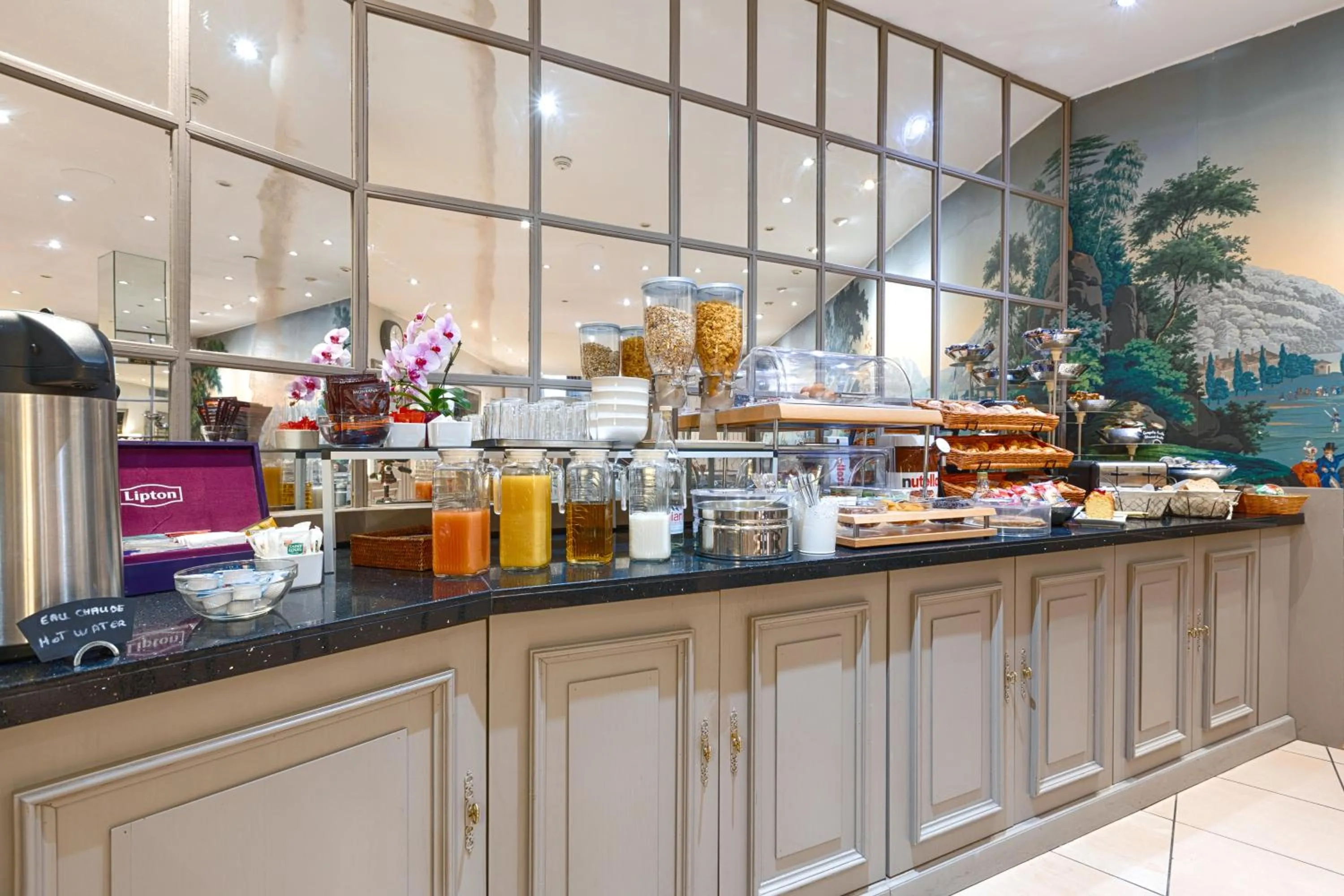 Breakfast in Hôtel Le Beaugency