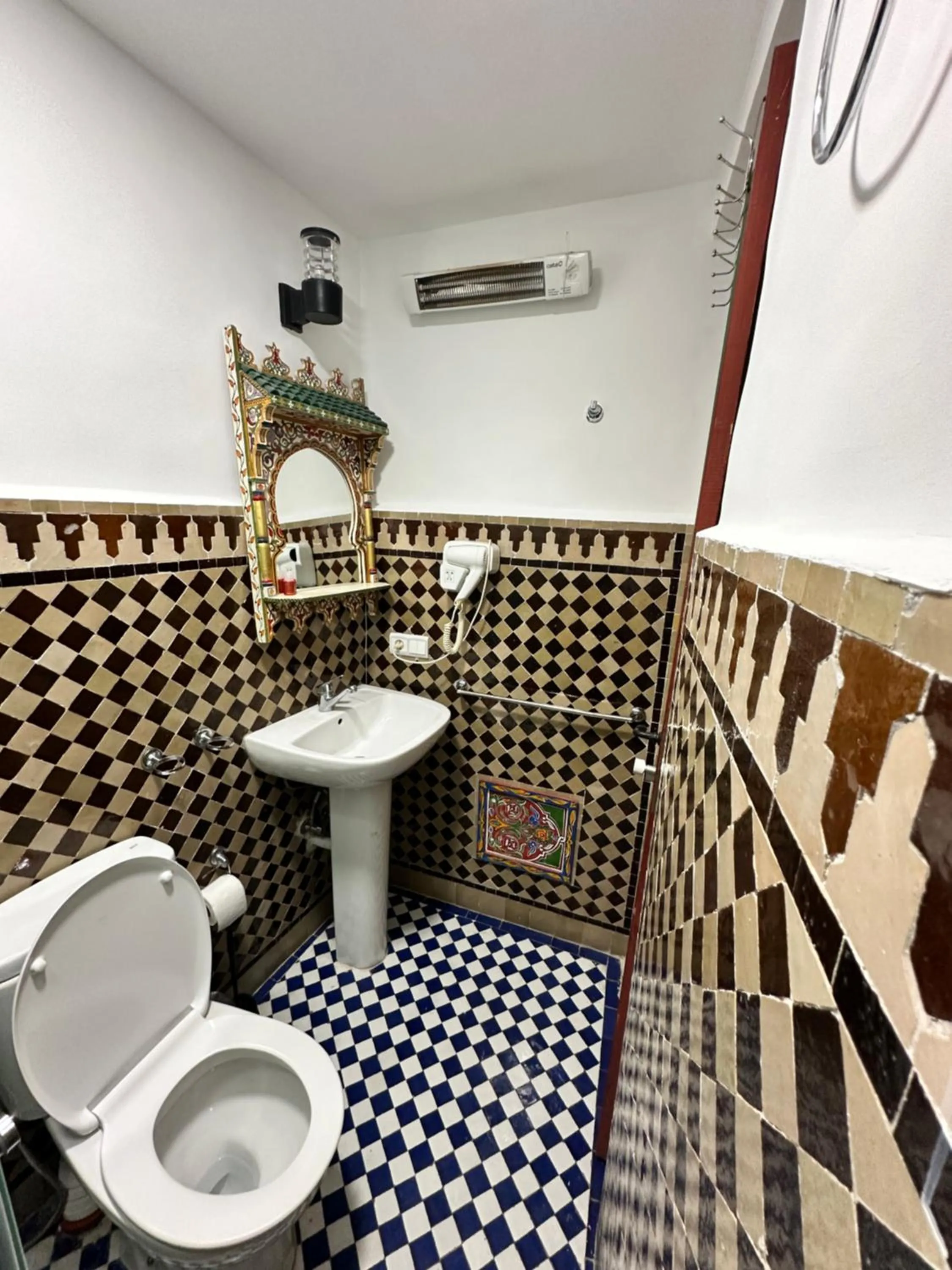 Toilet in Riad Shama Fes