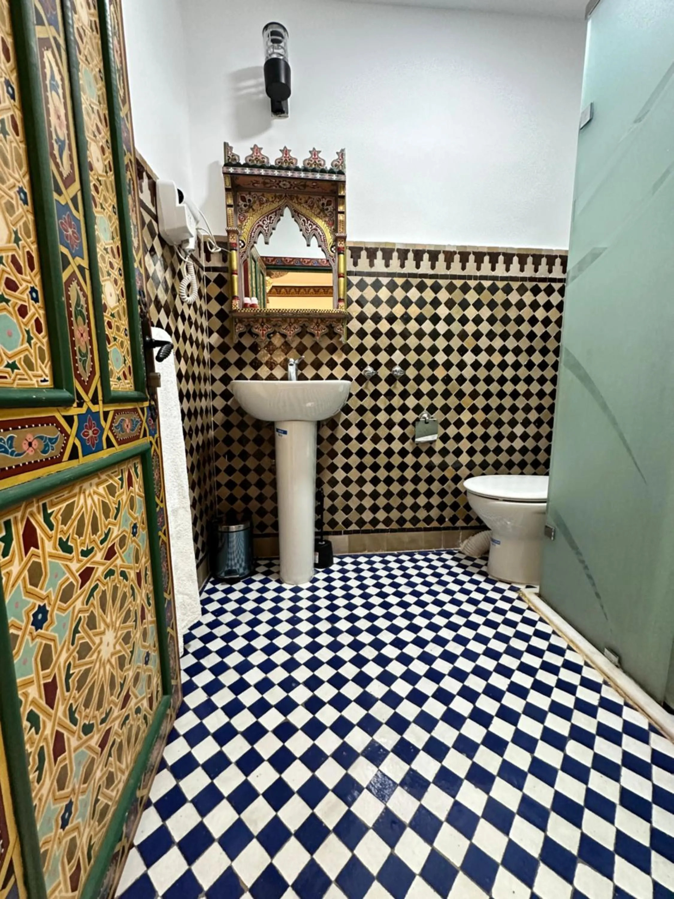 Toilet in Riad Shama Fes