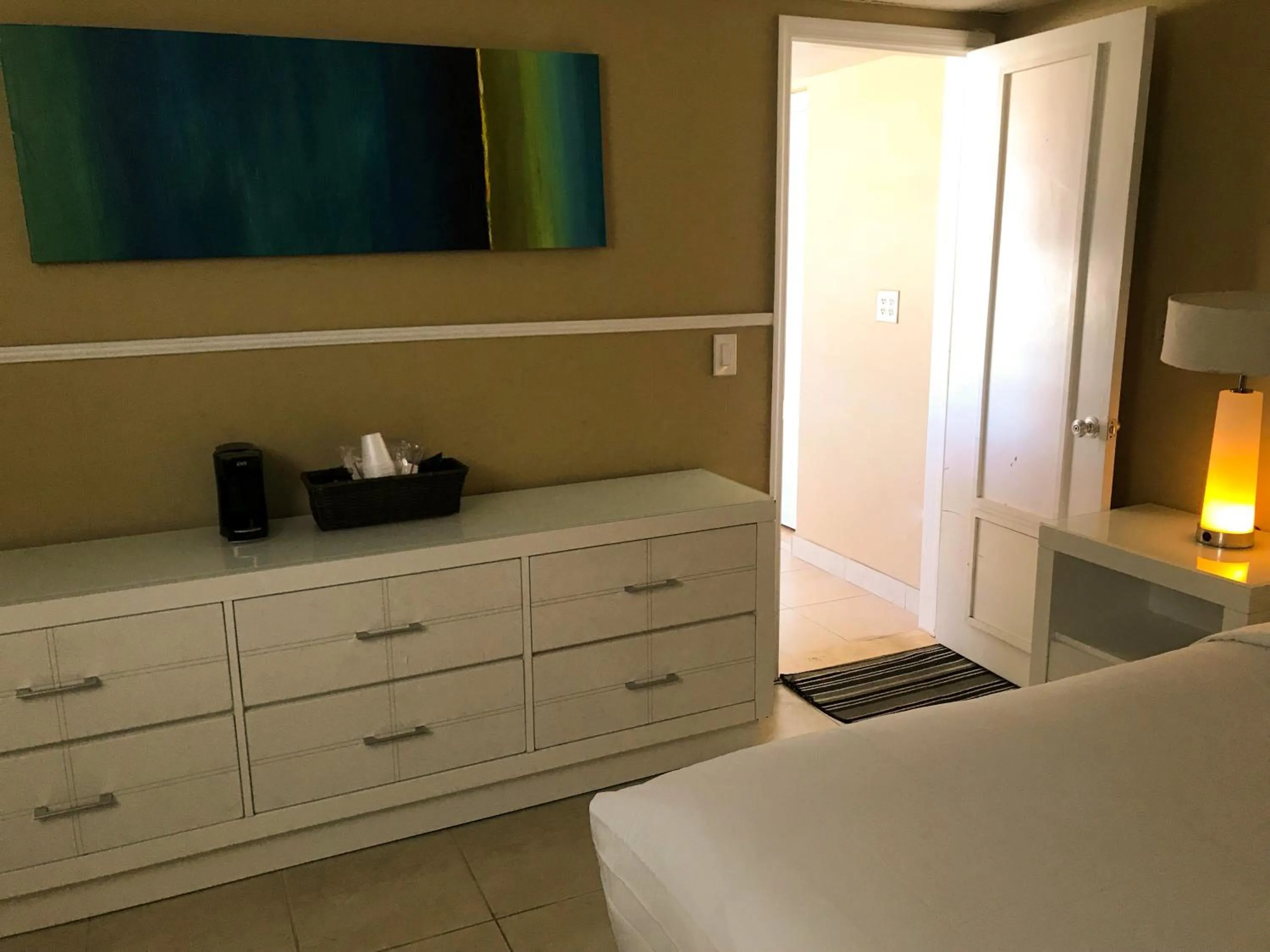 Bed in Haven Hotel - Fort Lauderdale Airport & Cruise Port