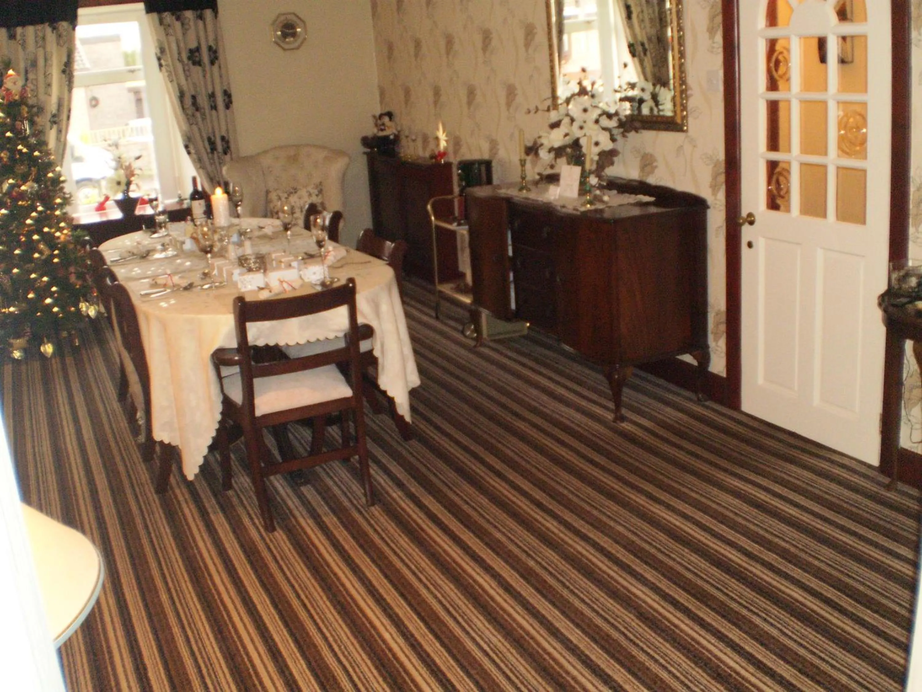 Dining area in Shawlee Cottage