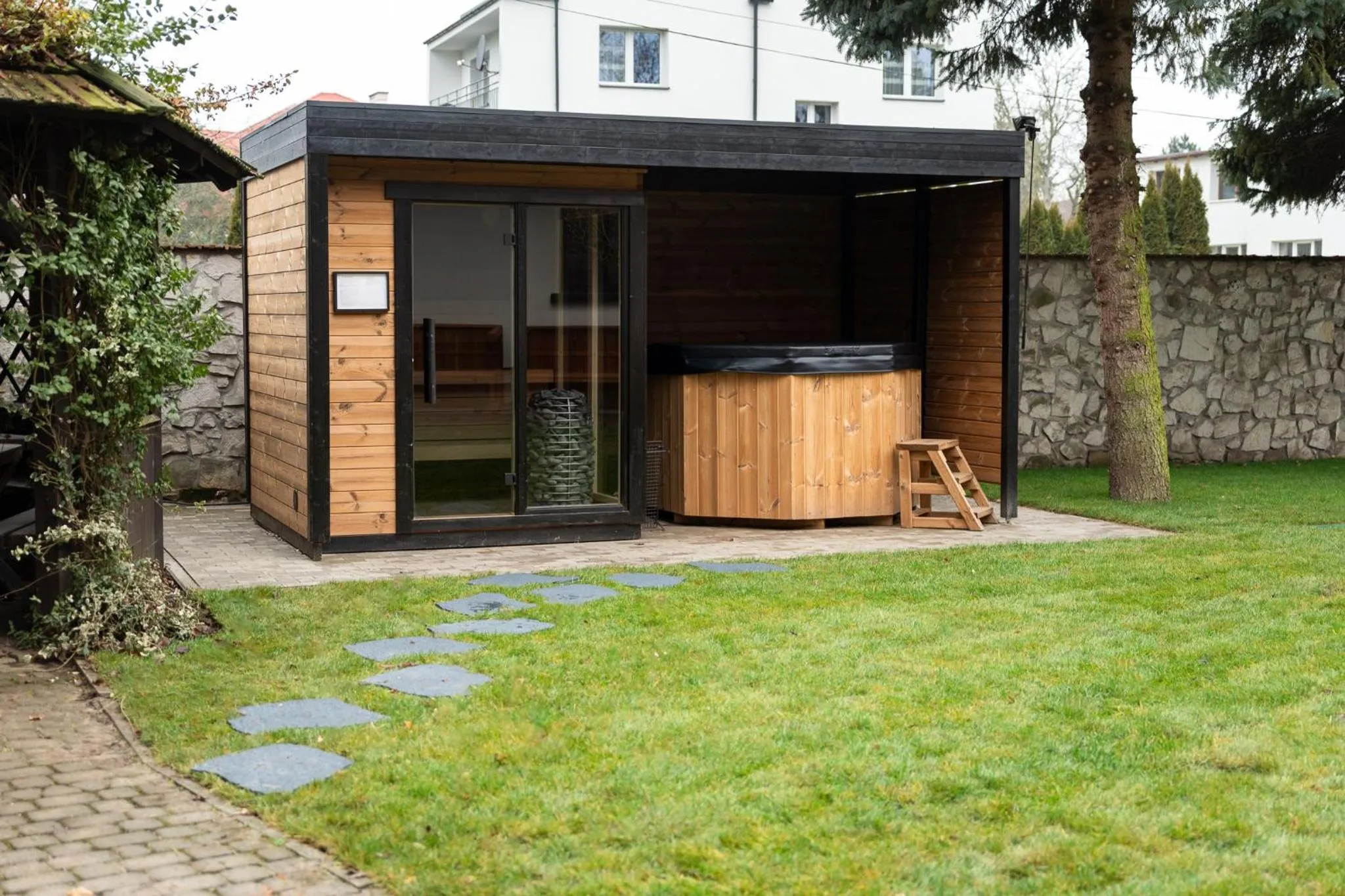 Property building in Apartamenty w Dworku Cheval