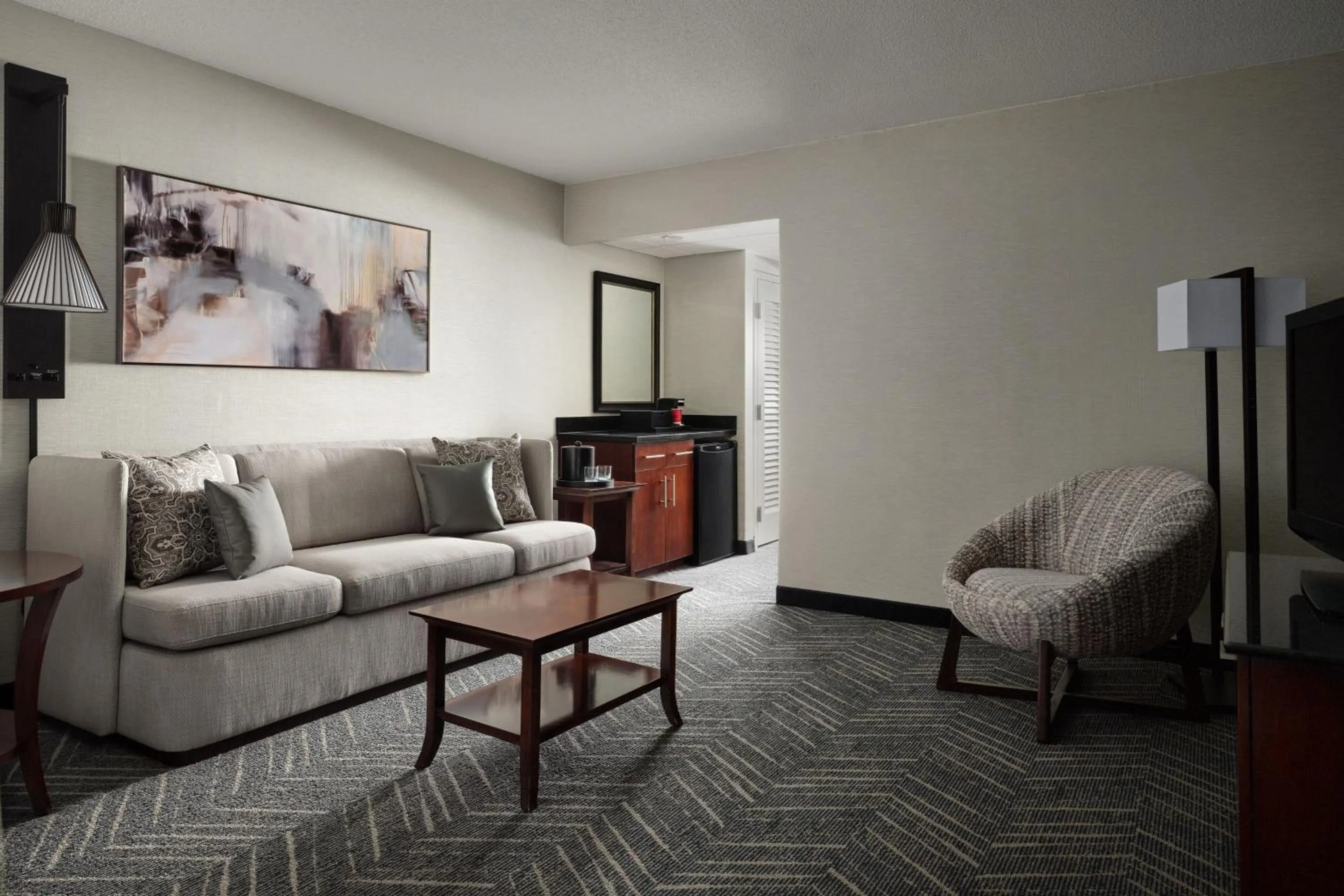 Living room in Minneapolis Marriott Northwest Hotel & Conference Center