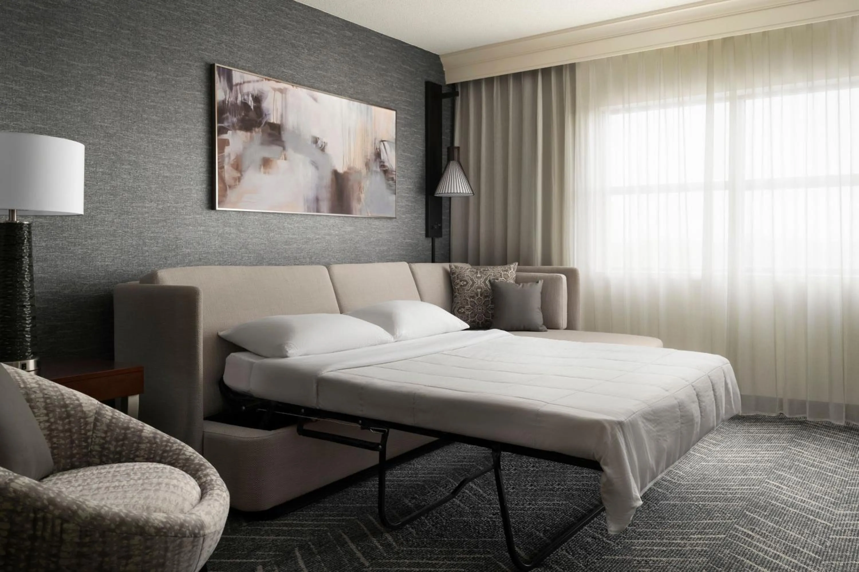 Photo of the whole room, Bed in Minneapolis Marriott Northwest Hotel & Conference Center