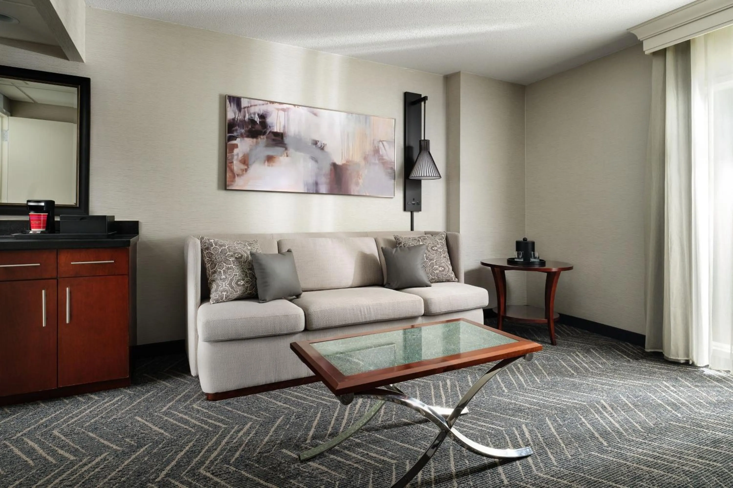 Living room in Minneapolis Marriott Northwest Hotel & Conference Center