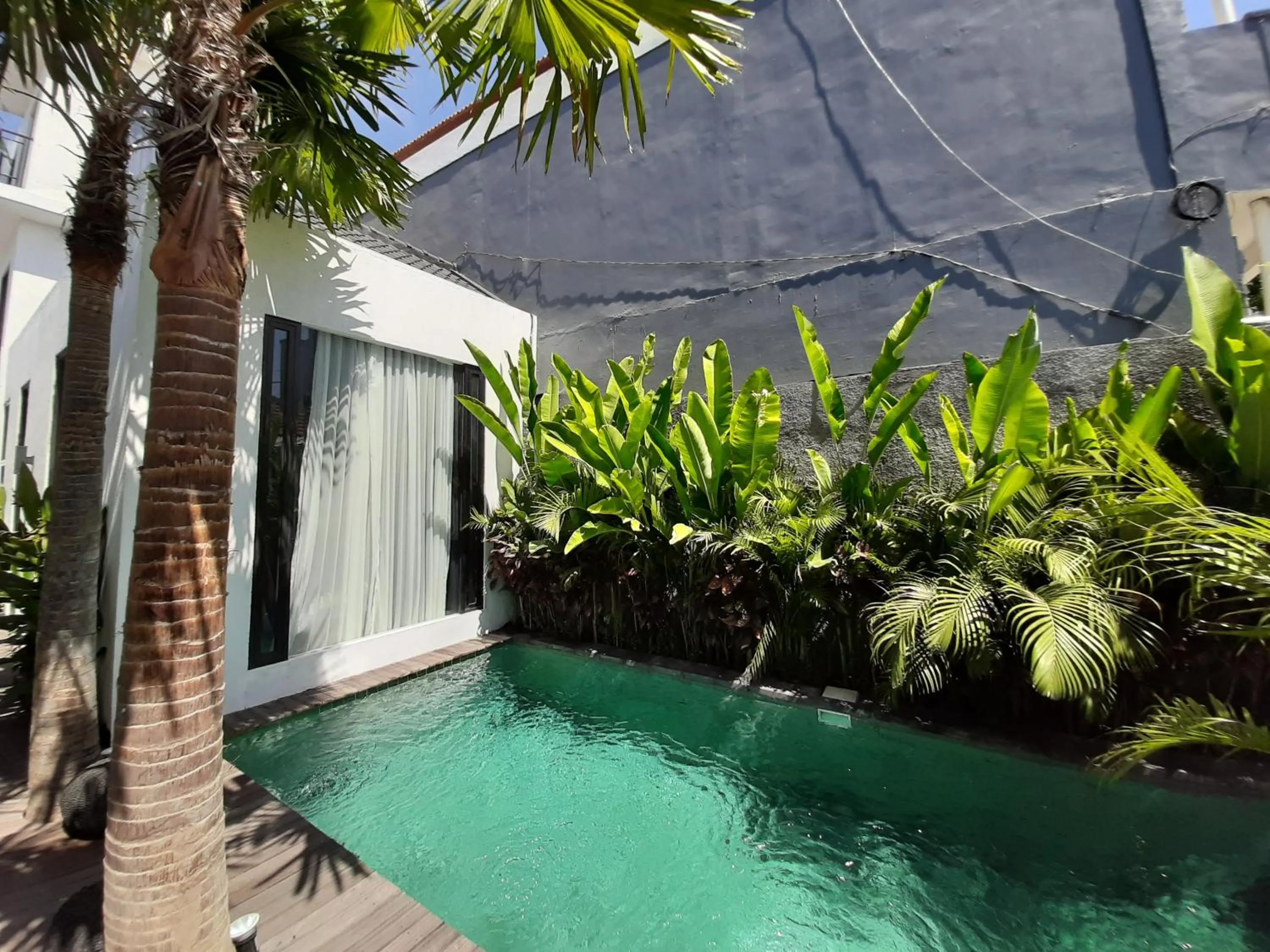 Swimming pool in Escotel Jalak