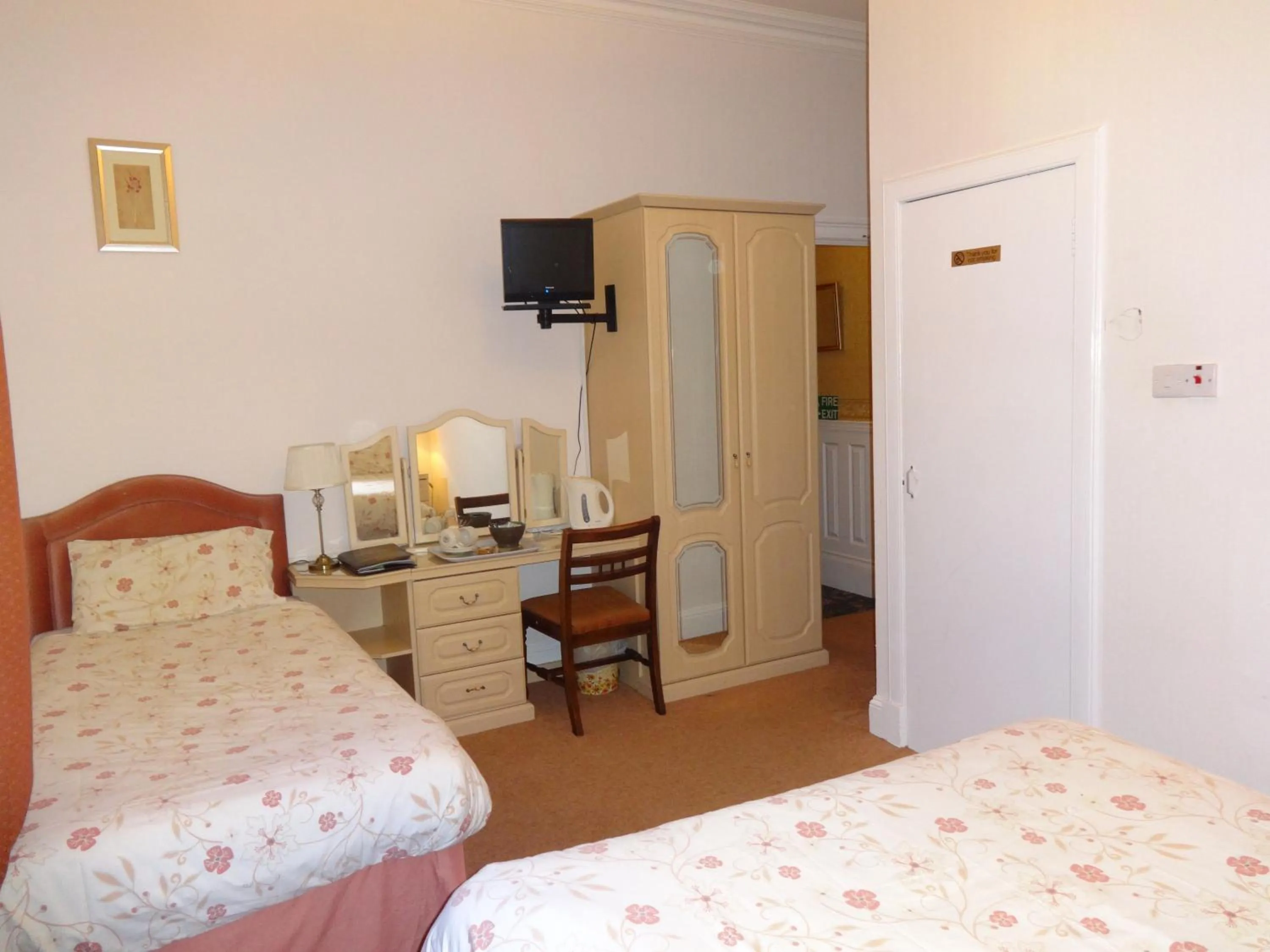 Bed in Aberdour Guest House