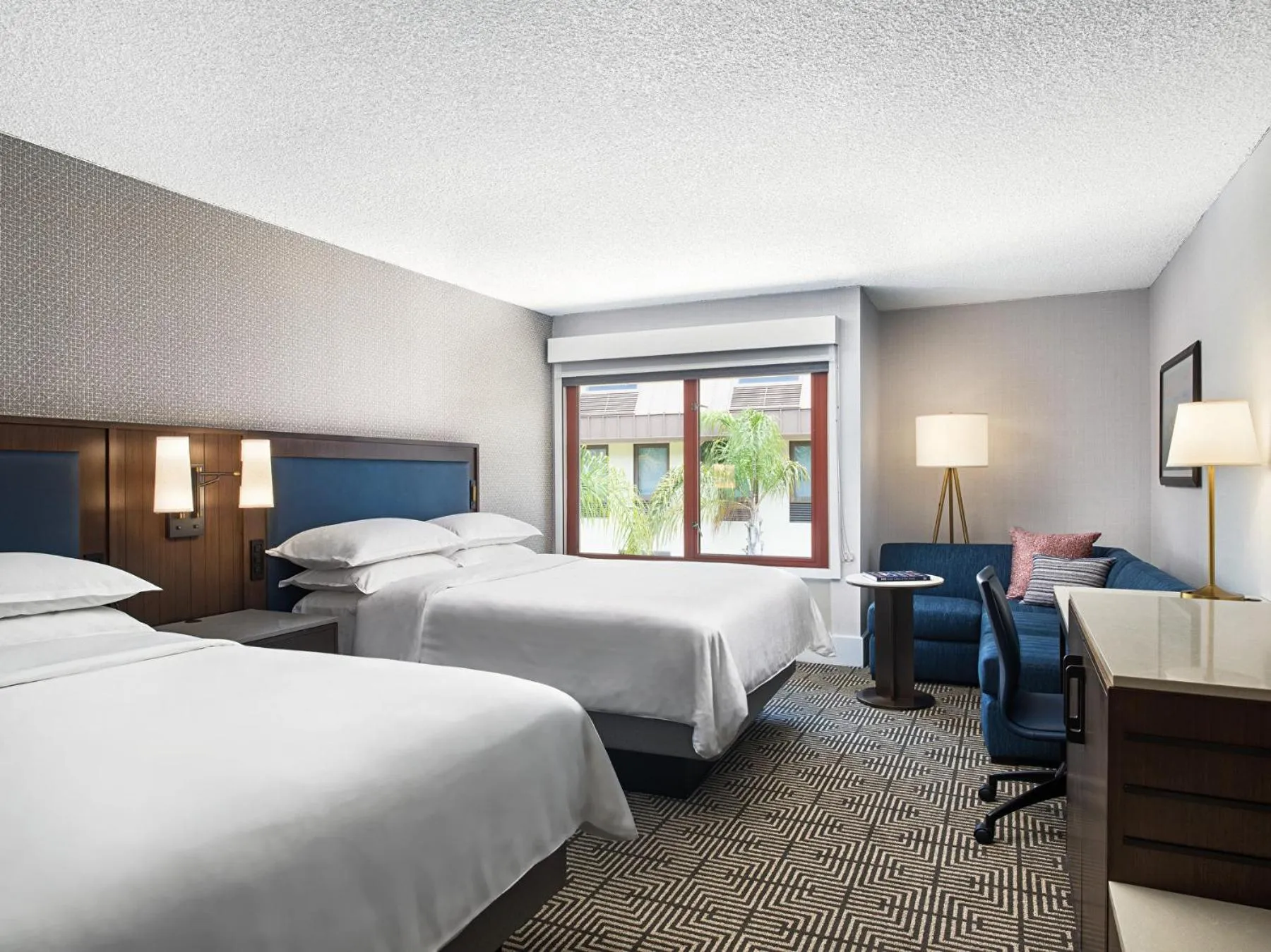 Photo of the whole room, Bed in Riu Plaza Fisherman's Wharf