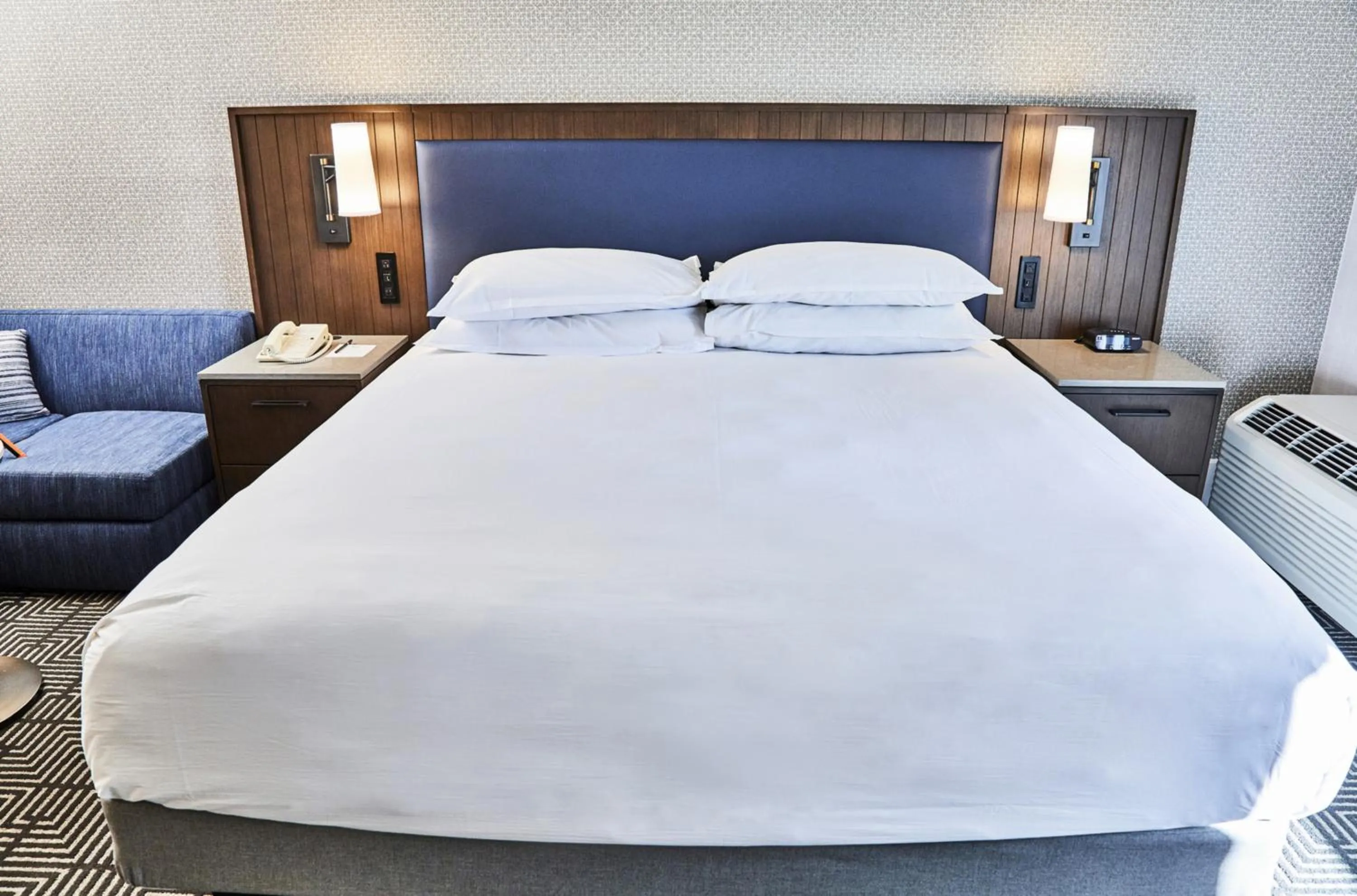 Photo of the whole room, Bed in Riu Plaza Fisherman's Wharf