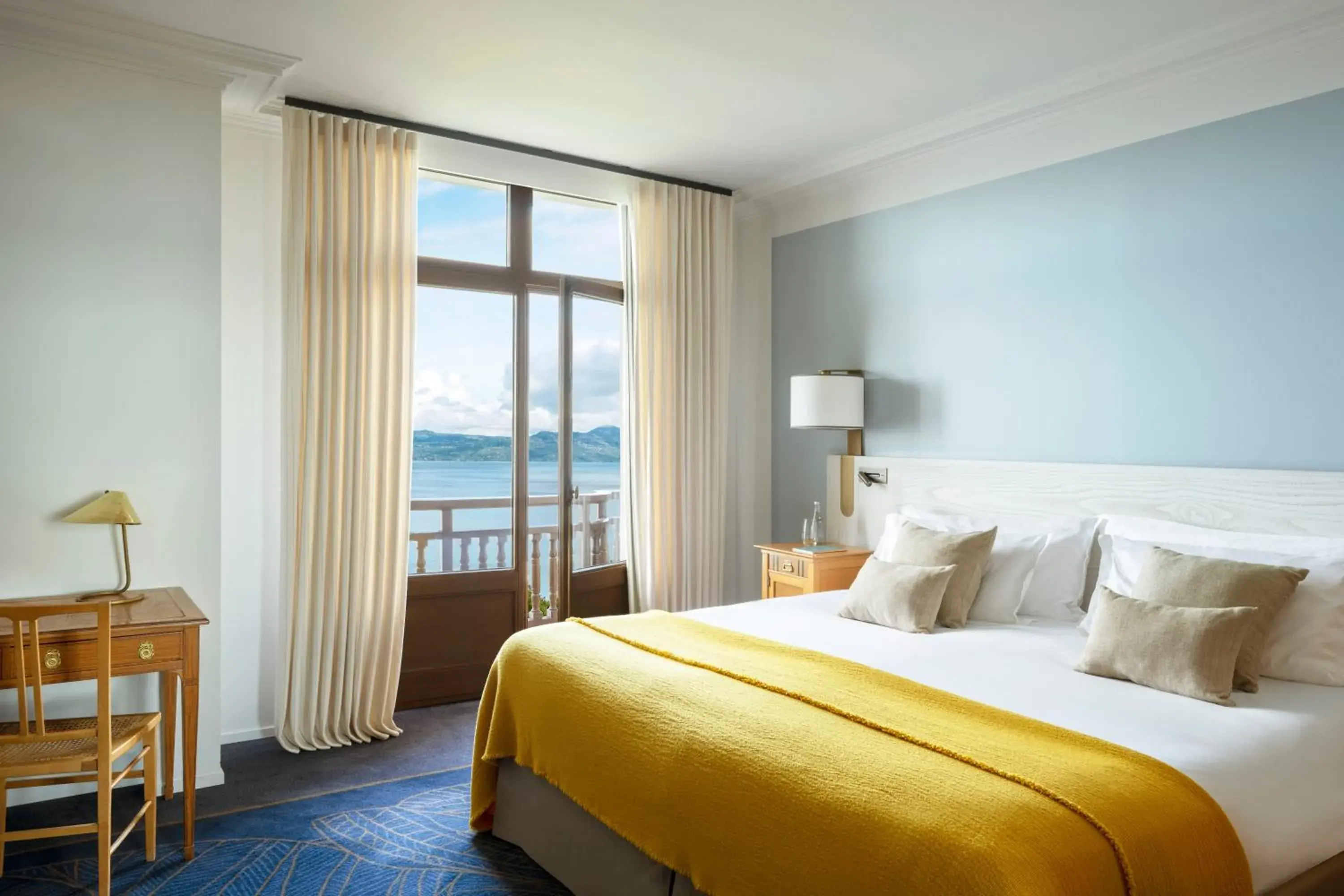 Superior Sejour Room - Lake View in Hôtel Royal Superior Sejour Room - Lake View in Hôtel Royal