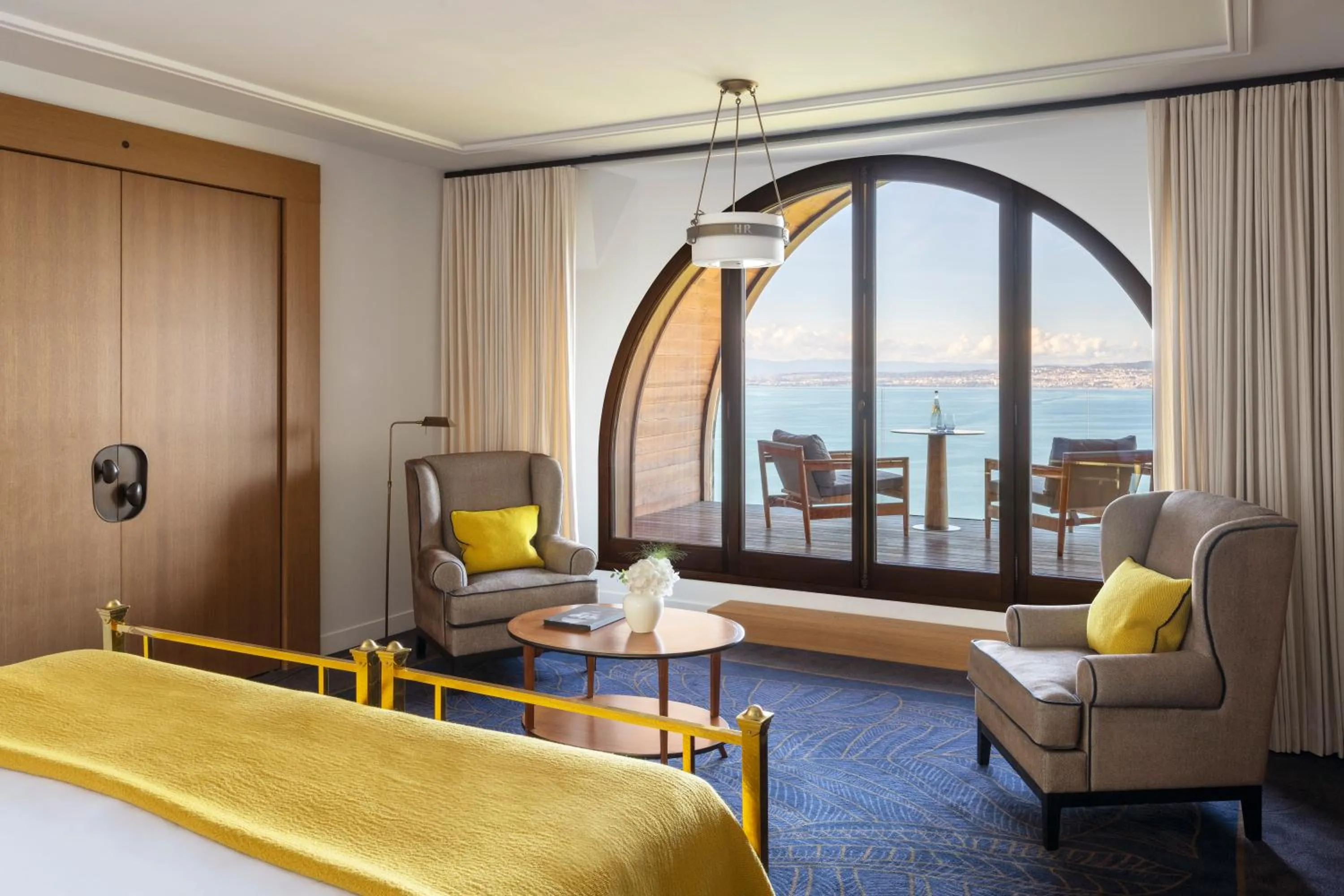 Bedroom, Bed in Hôtel Royal