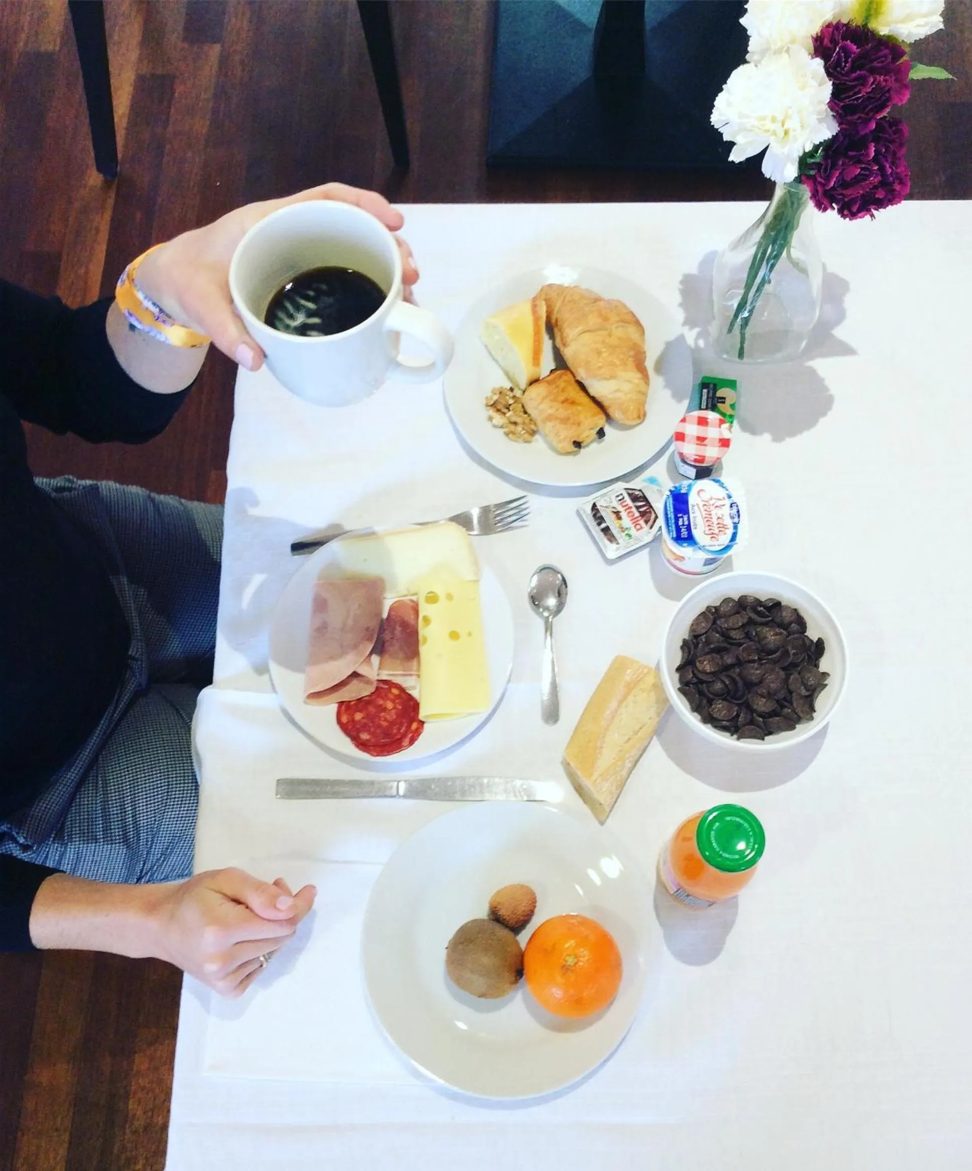 Breakfast in Hotel Résidence Anglet Biarritz-Parme