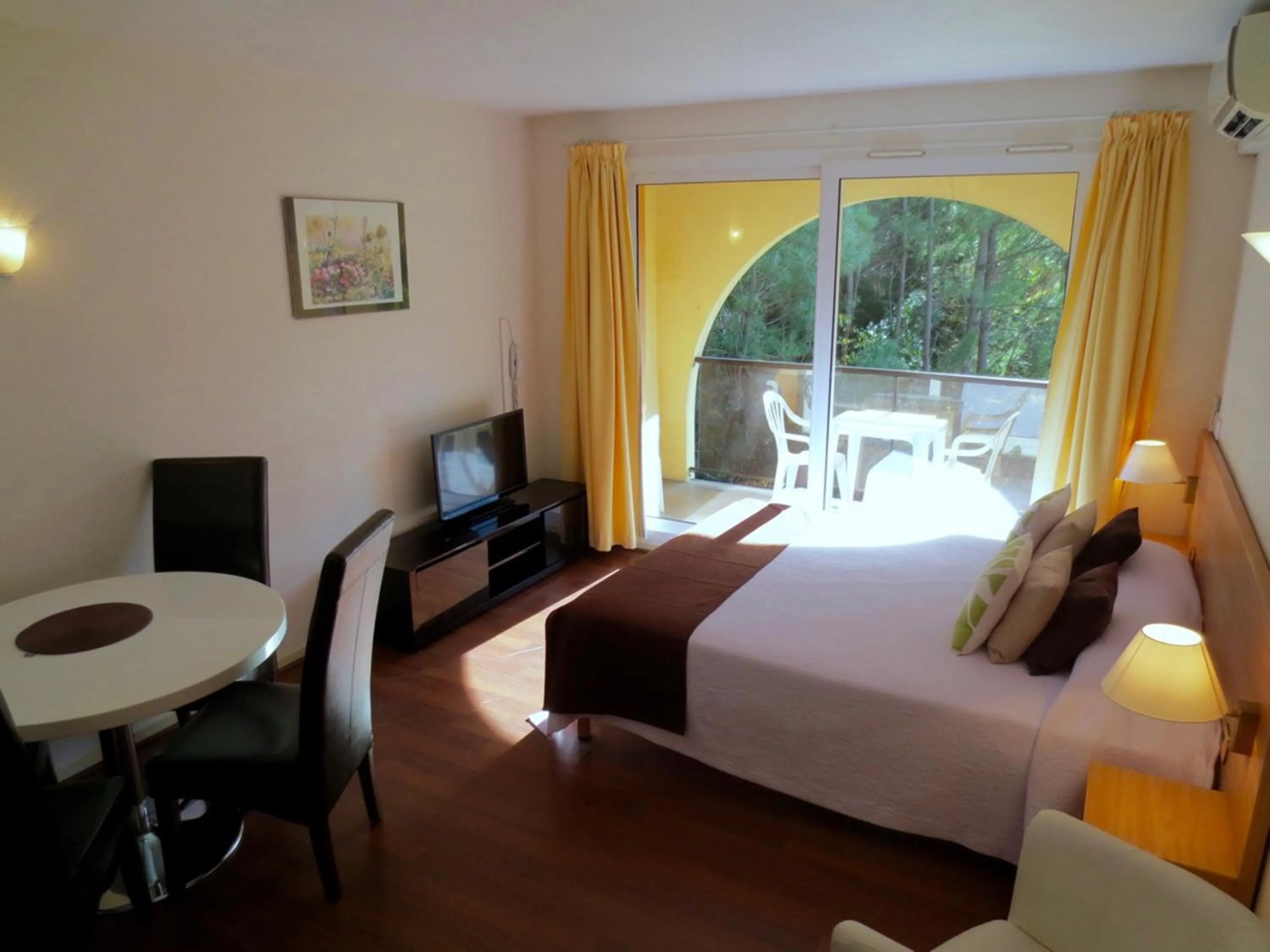 Bedroom, Bed in Hotel Résidence Anglet Biarritz-Parme