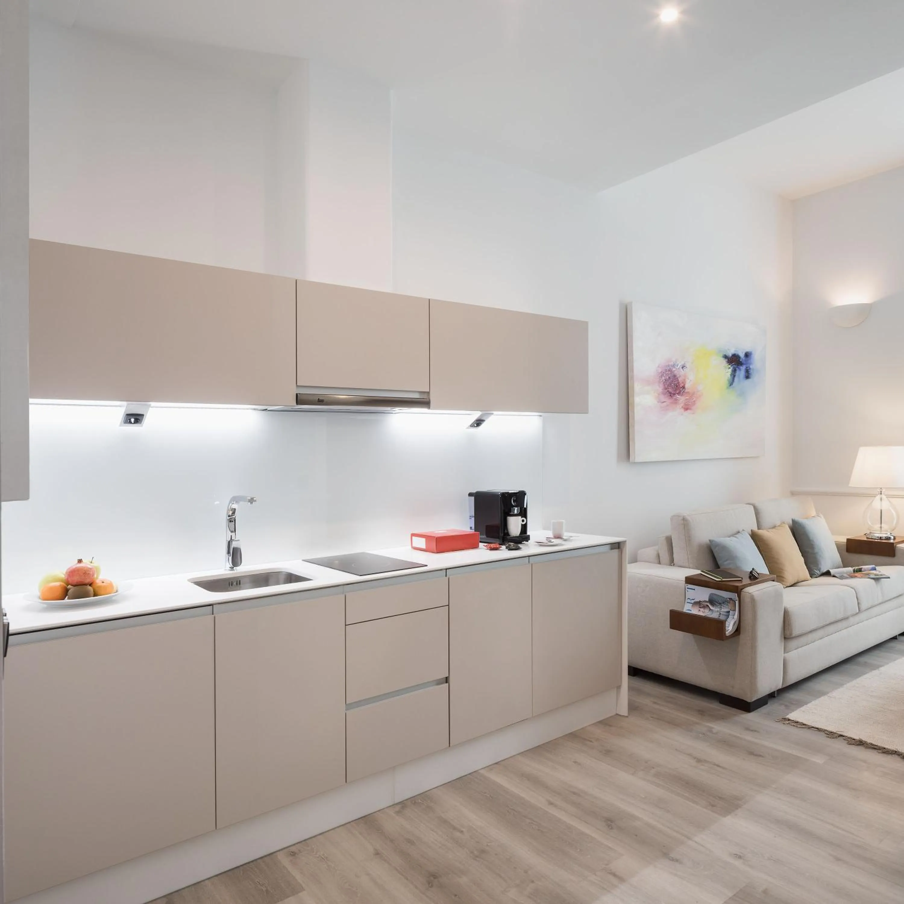 Kitchen or kitchenette in Puerta Catedral Holiday Suites