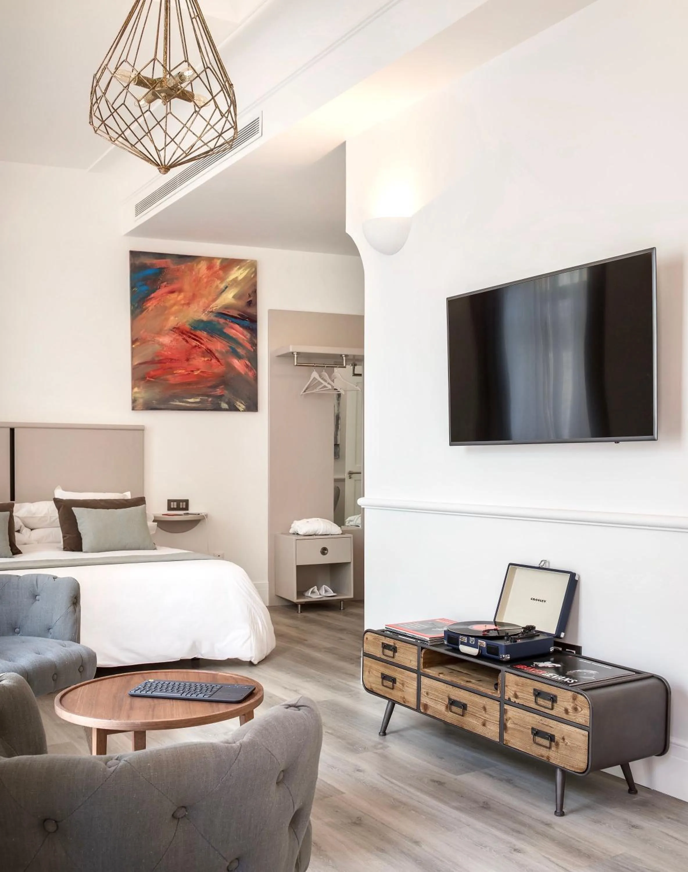 TV and multimedia in Puerta Catedral Holiday Suites