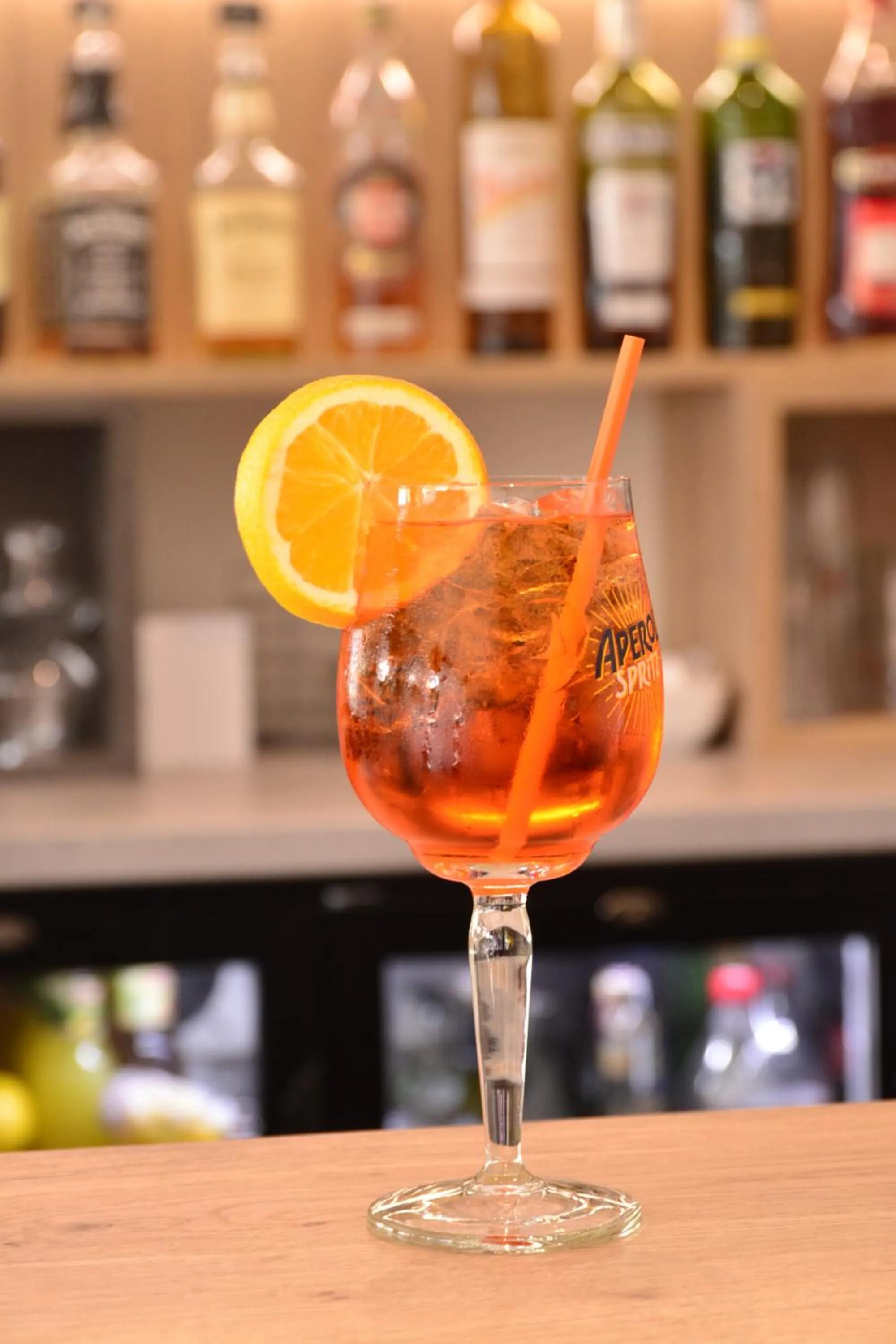 Lounge or bar in Logis Cris Hôtel et Restaurant, Lyon Sud-Est