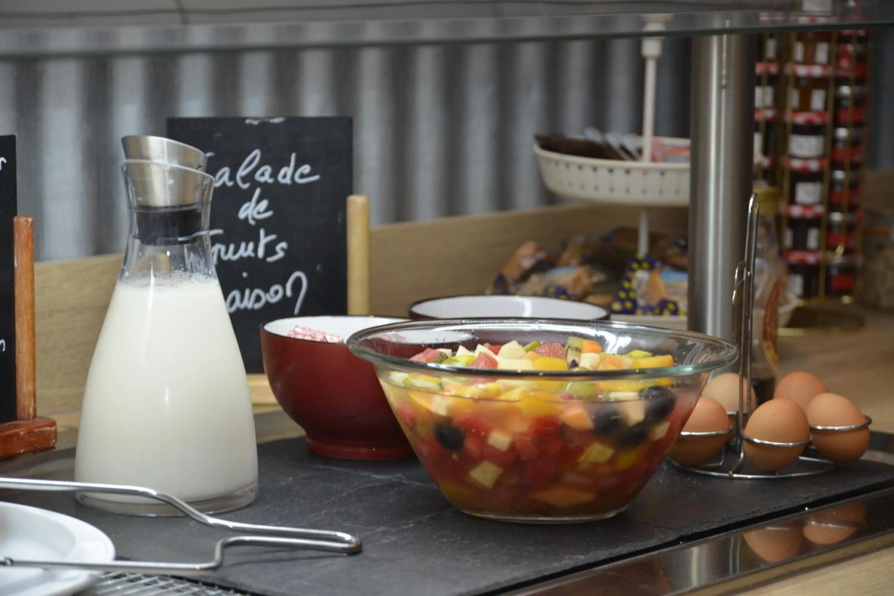 Breakfast in Logis Cris Hôtel et Restaurant, Lyon Sud-Est