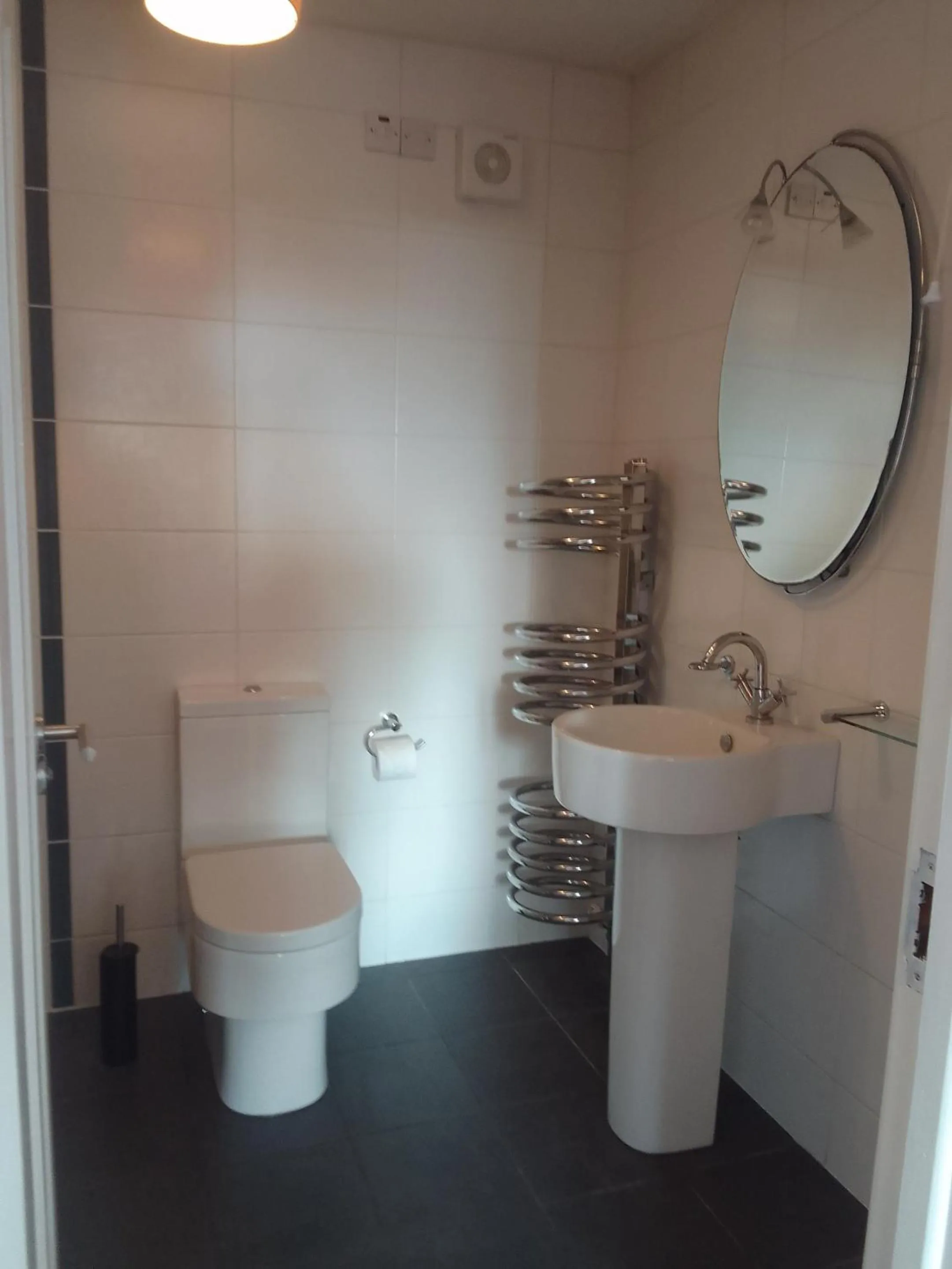 Bathroom in The Oystercatcher