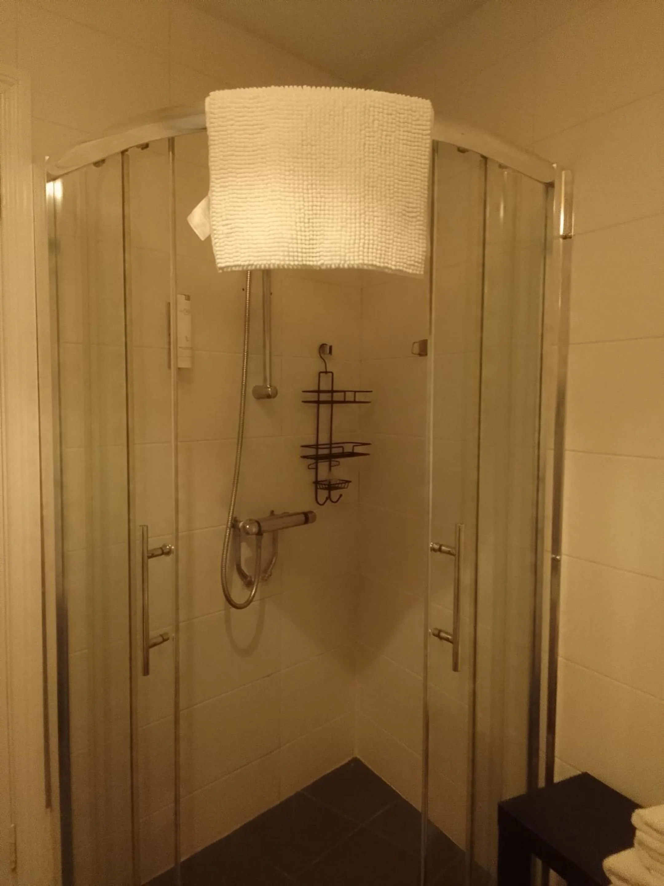 Bathroom in The Oystercatcher