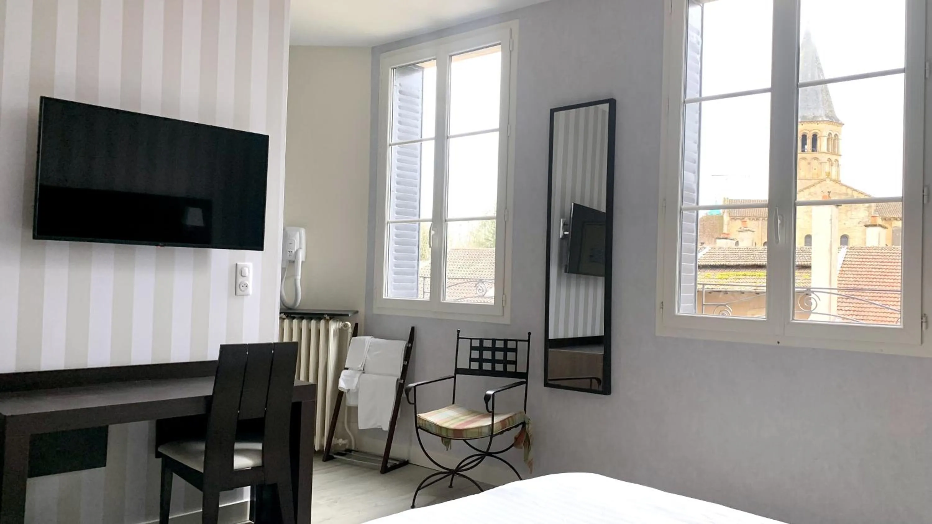 Photo of the whole room in Hotel de la Basilique