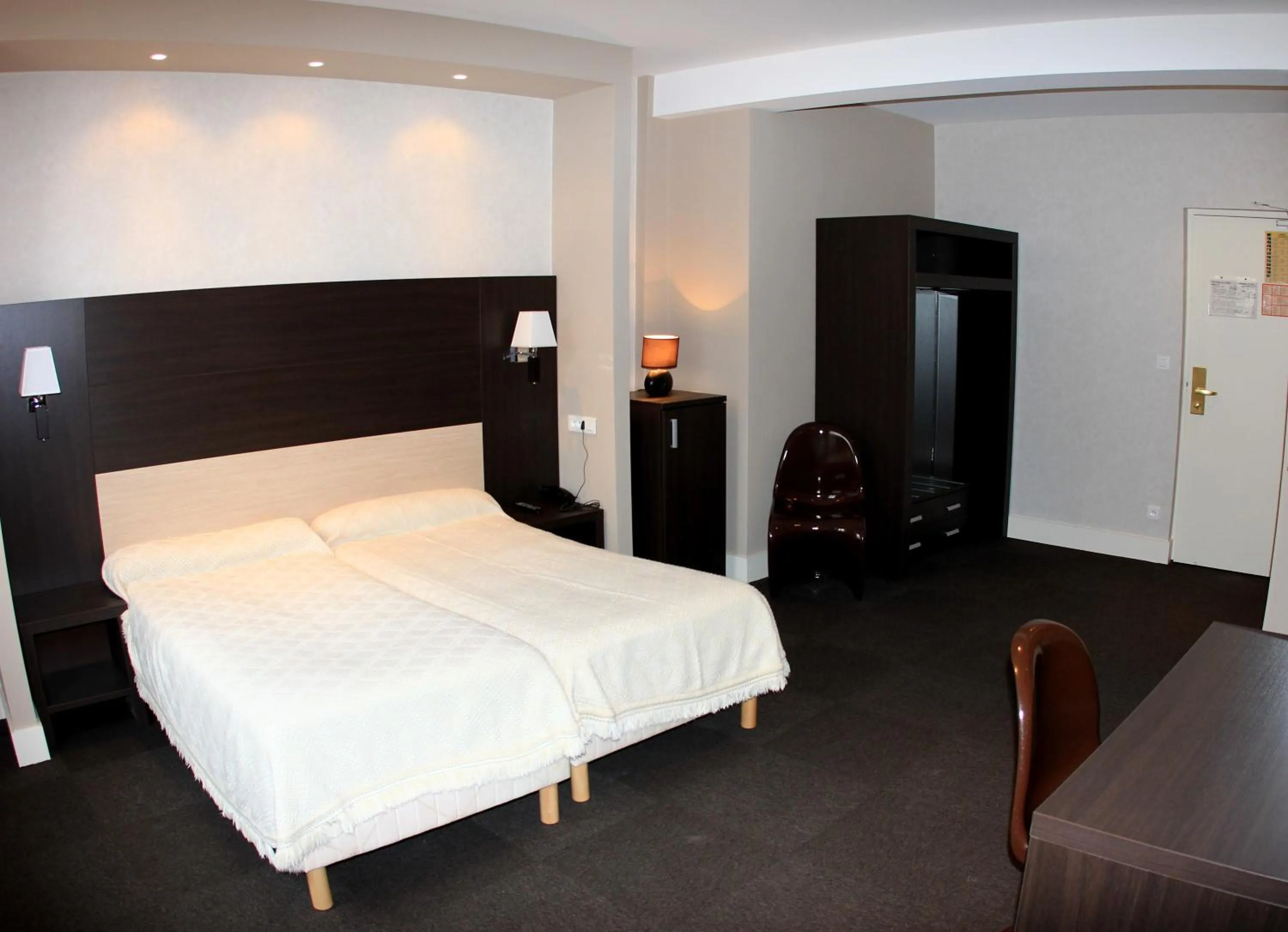 Bed in Hotel de la Basilique