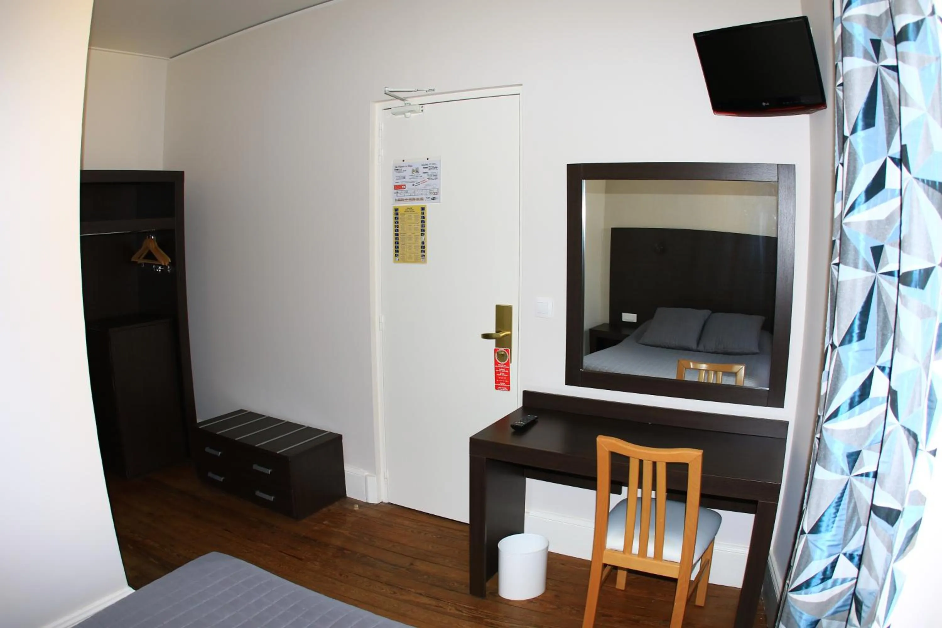 Shower in Hotel de la Basilique