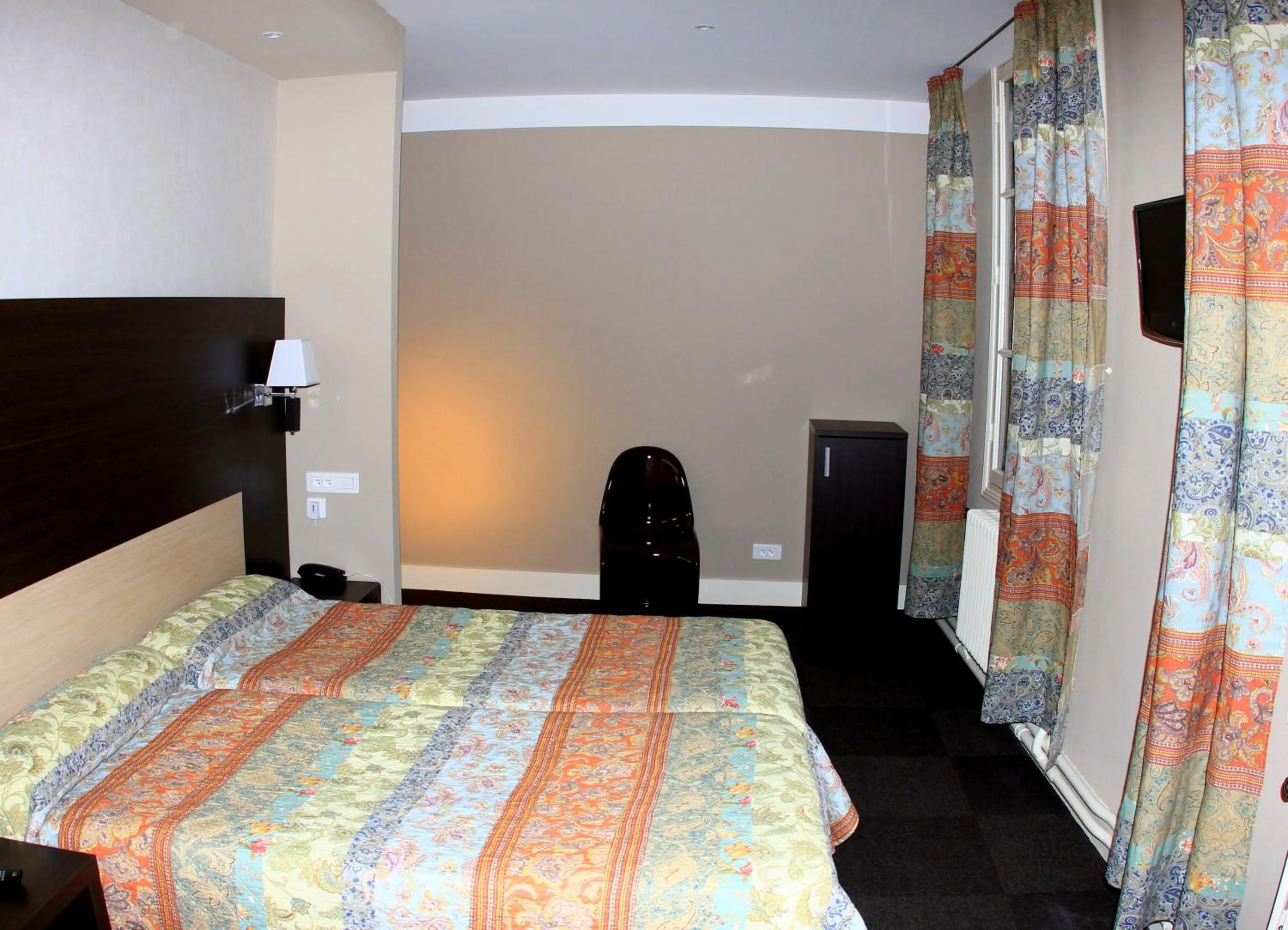 Bed in Hotel de la Basilique