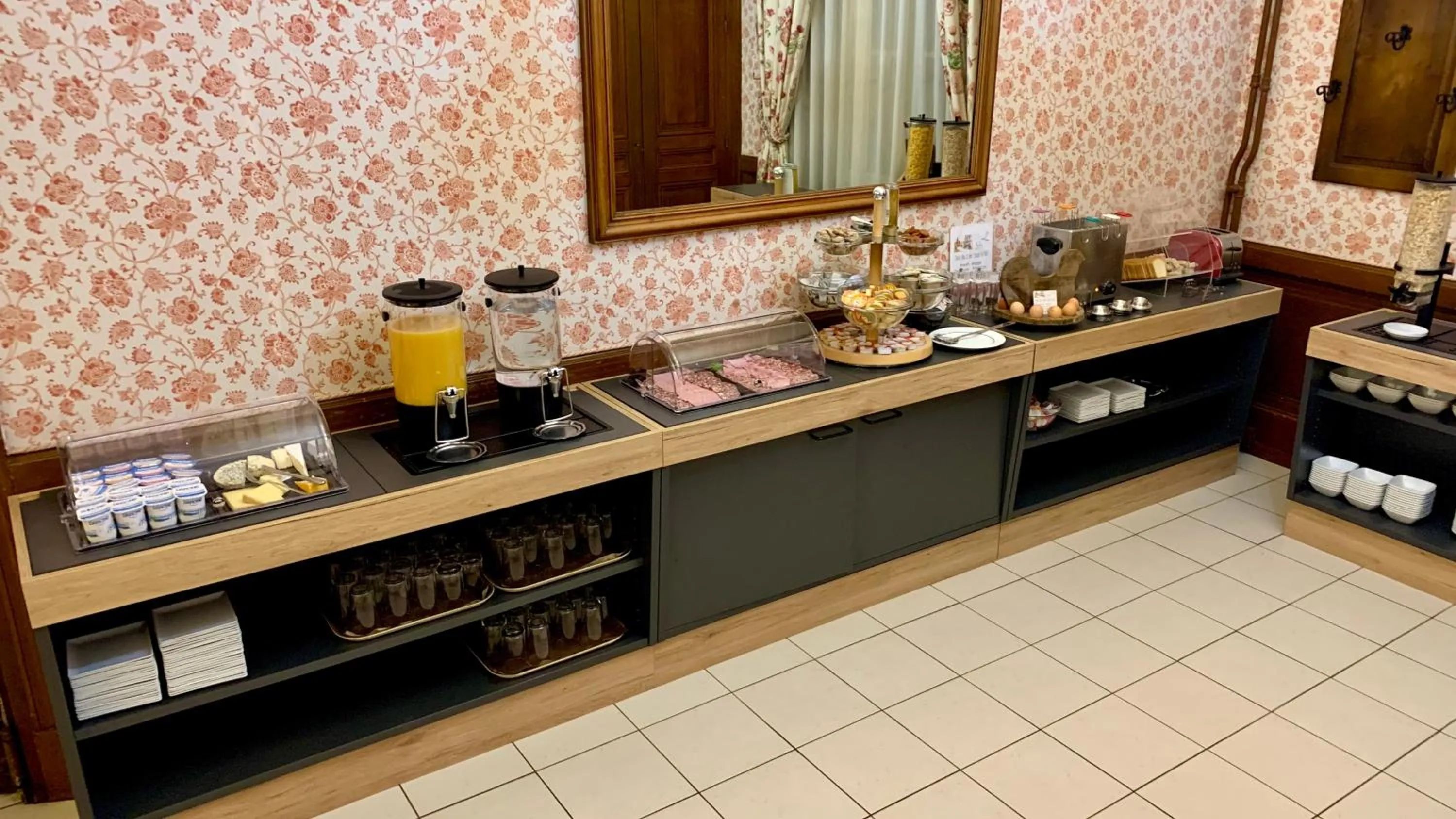 Breakfast in Hotel de la Basilique