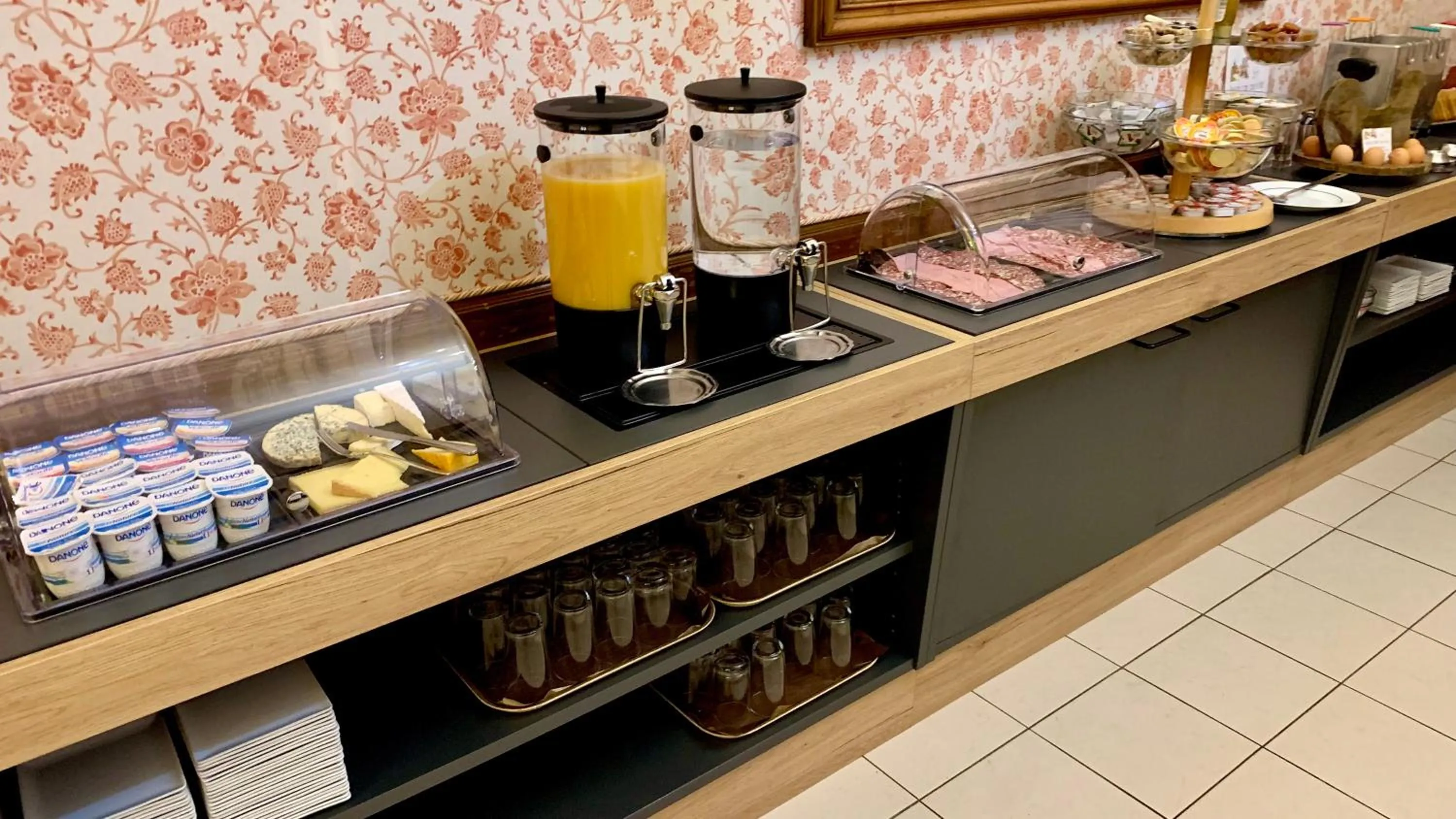 Breakfast in Hotel de la Basilique