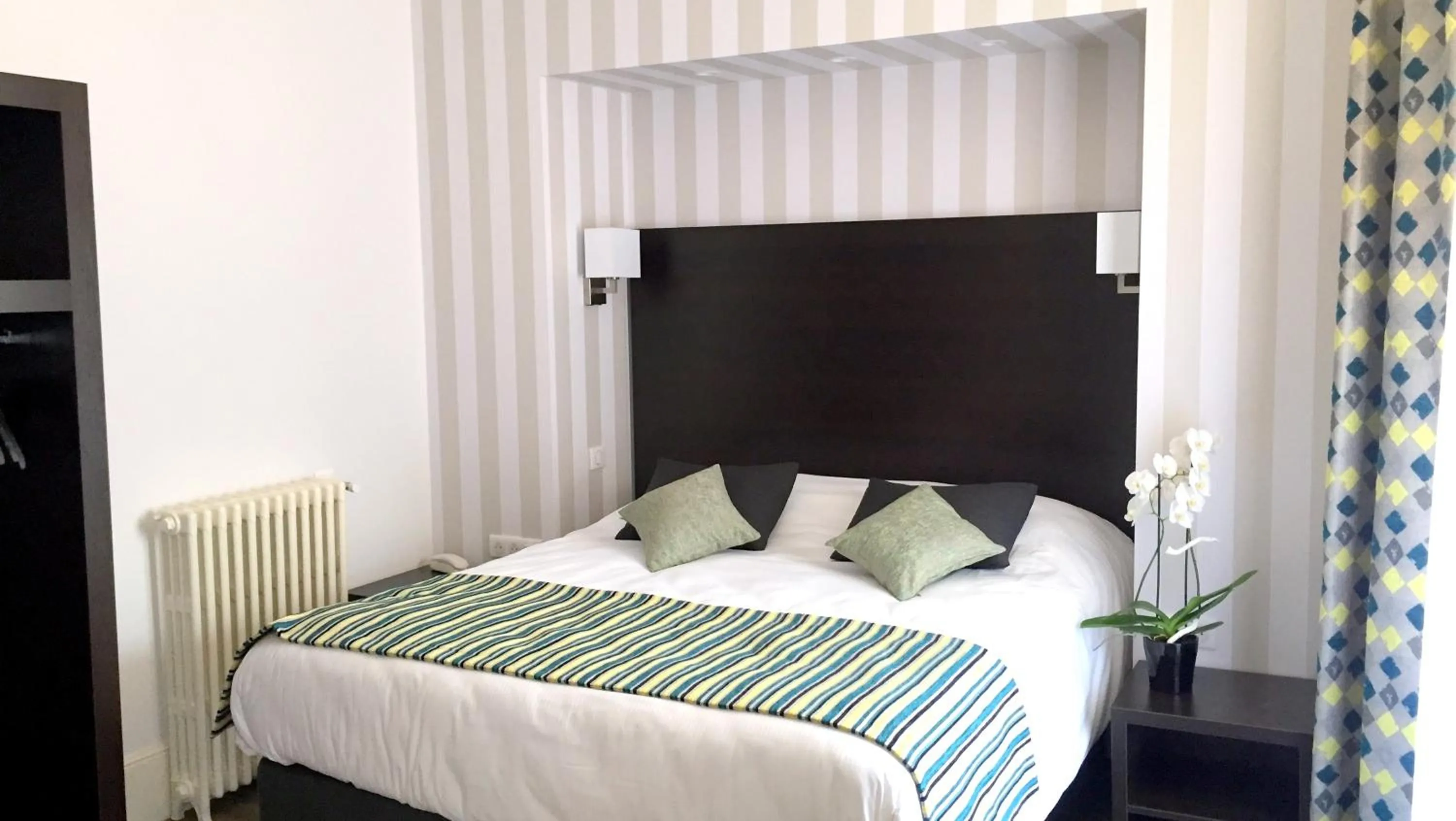 Bedroom in Hotel de la Basilique