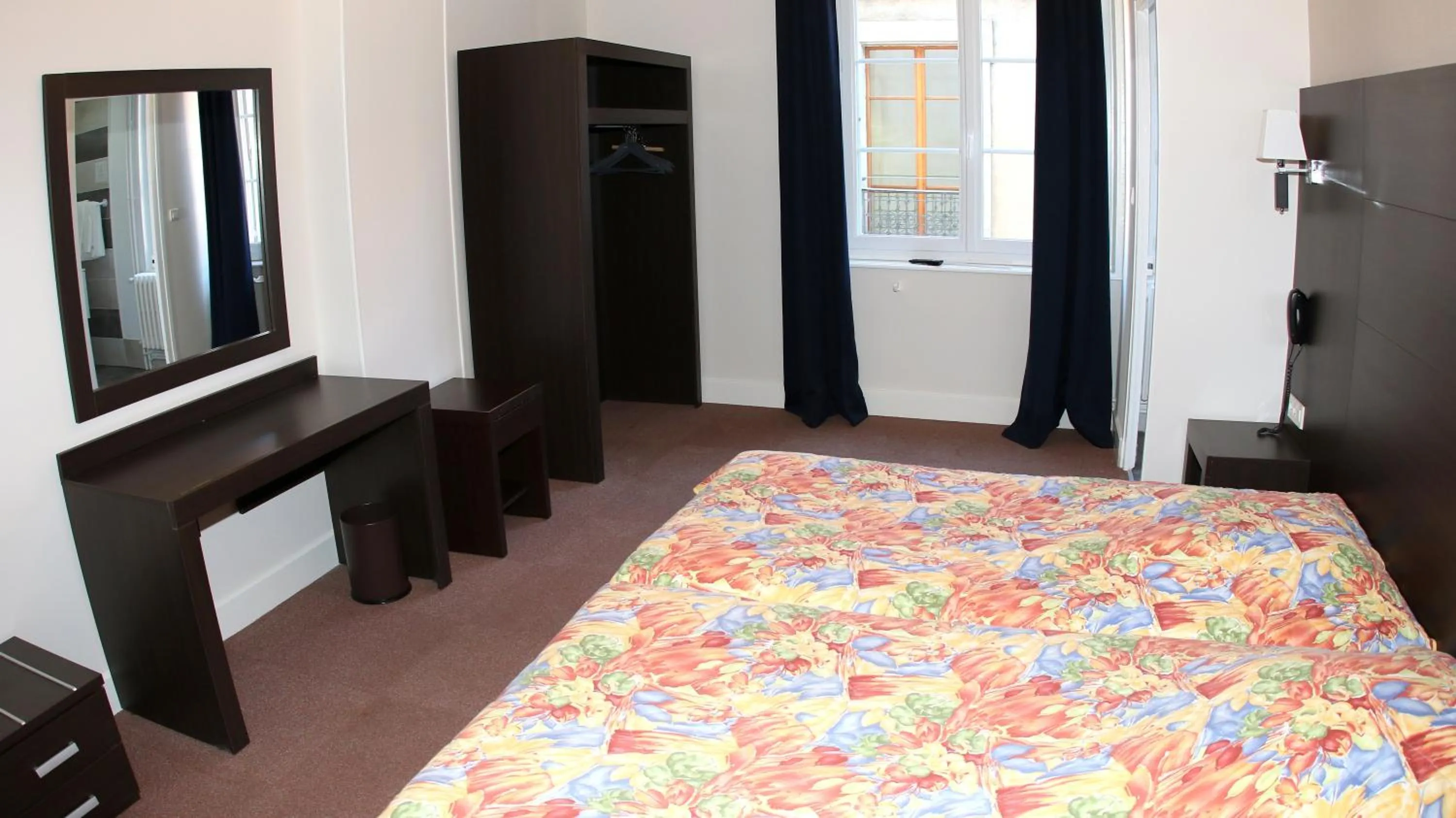 Photo of the whole room in Hotel de la Basilique