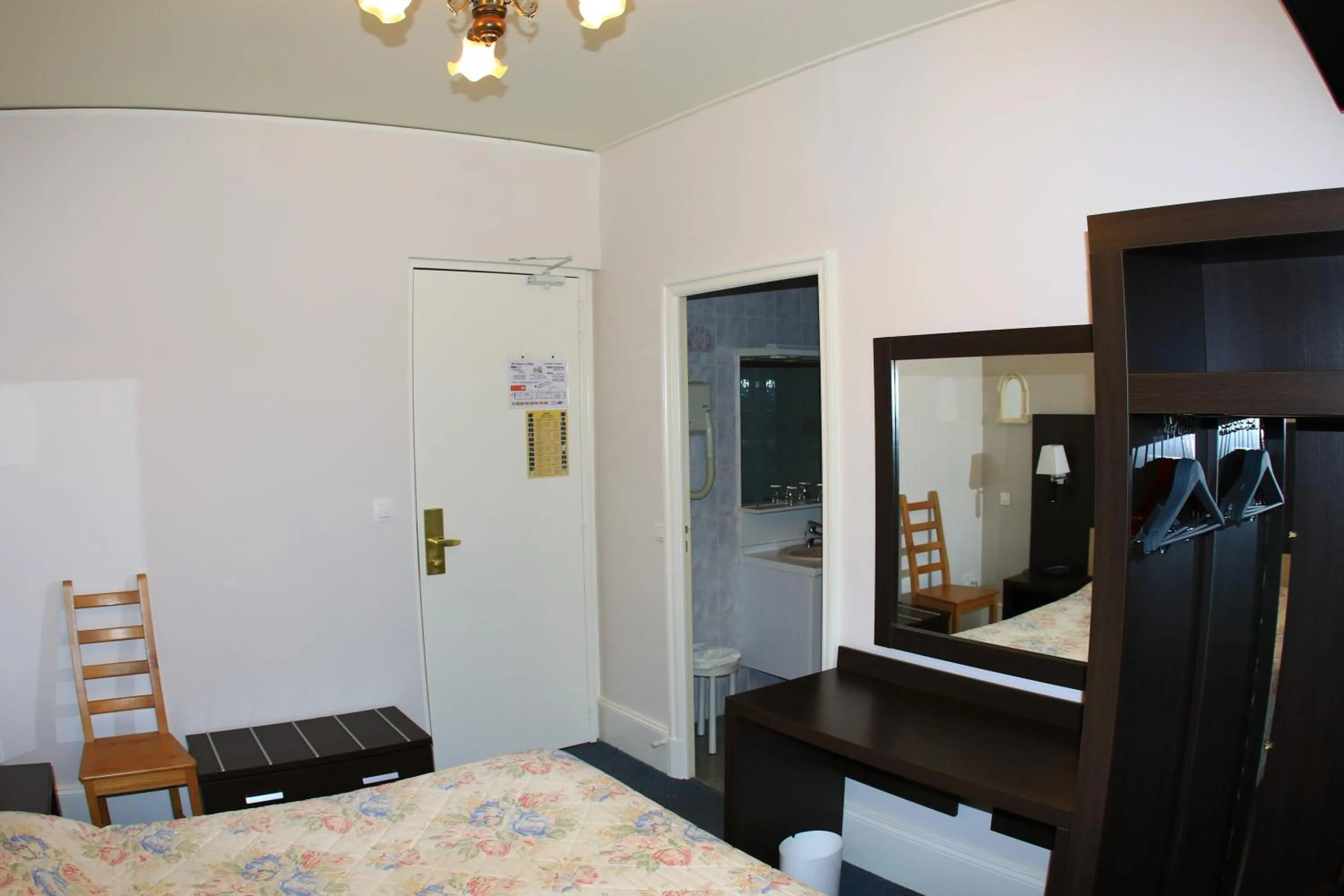 Photo of the whole room in Hotel de la Basilique