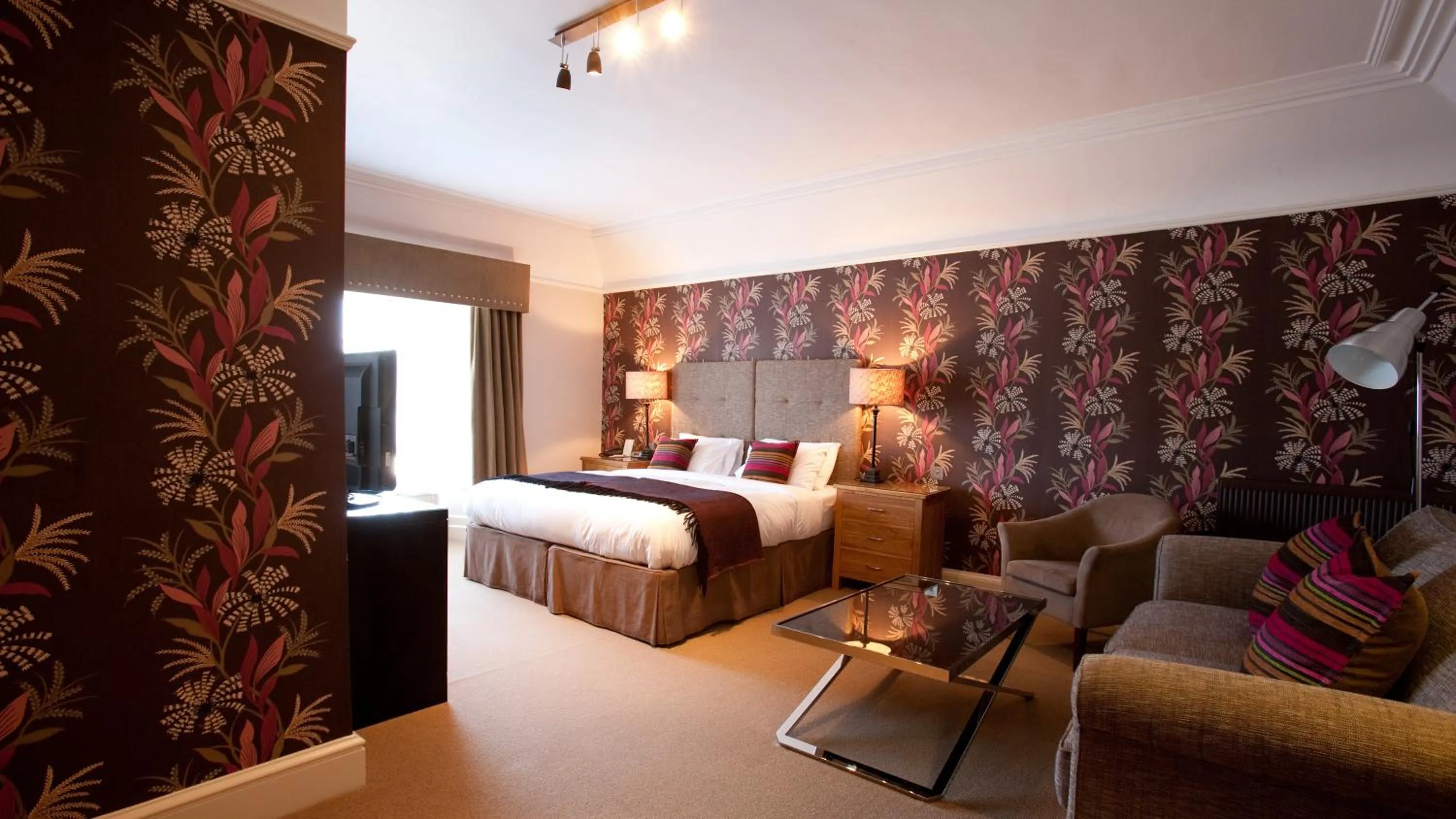 Photo of the whole room, Bed in The Townhouse Hotel