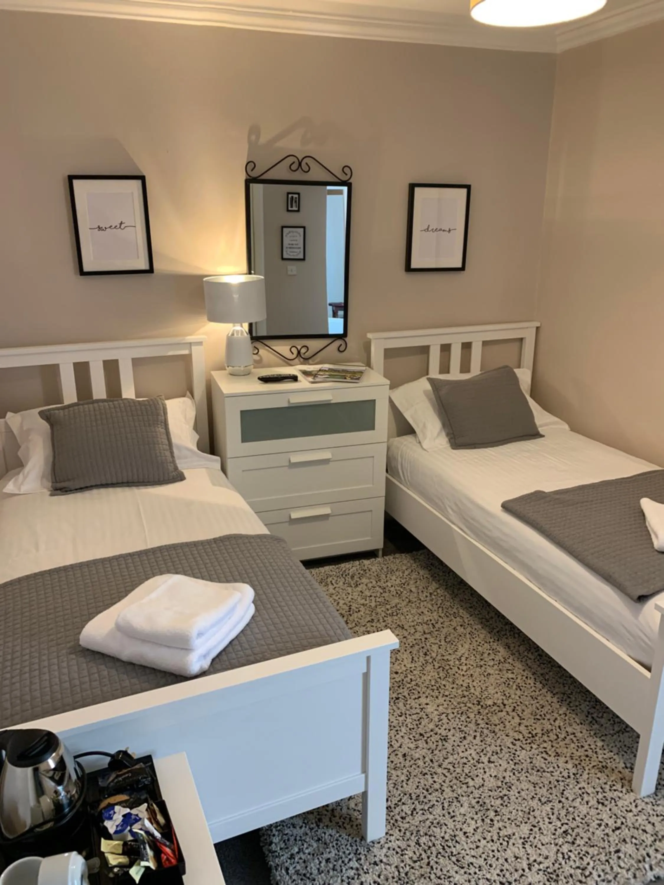 Bedroom, Bed in The White Swan Hotel