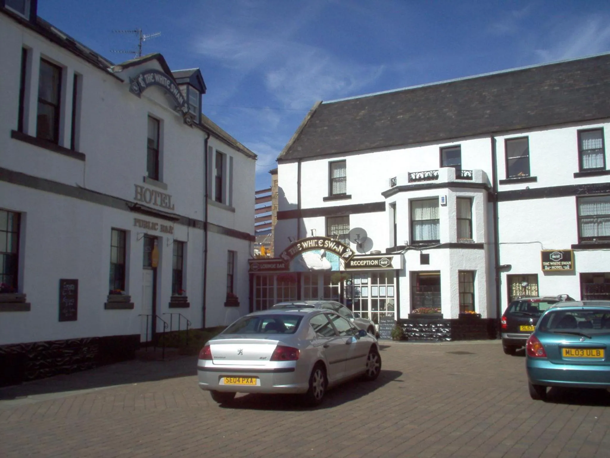 Facade/entrance in The White Swan Hotel