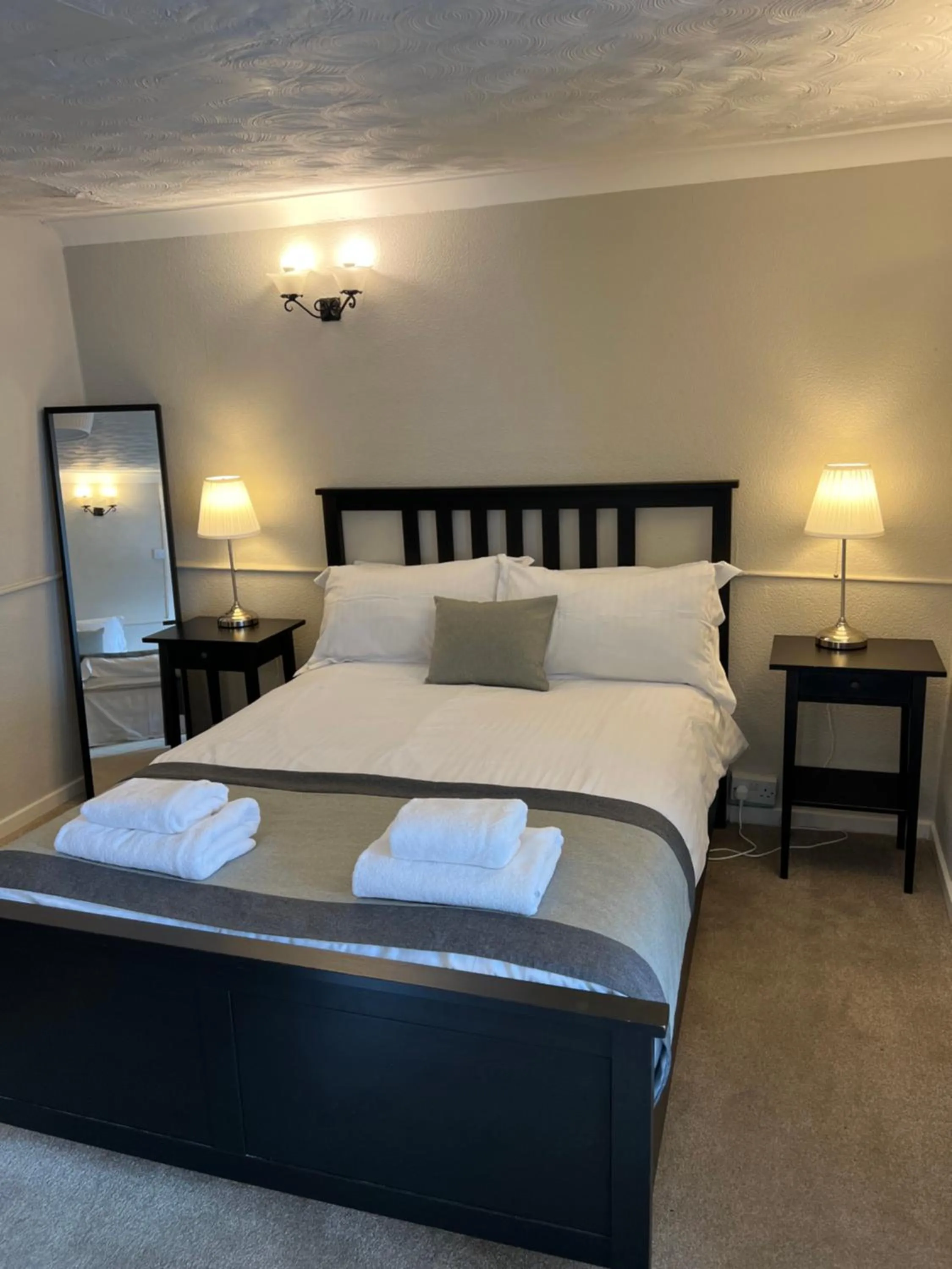 Bedroom, Bed in The White Swan Hotel