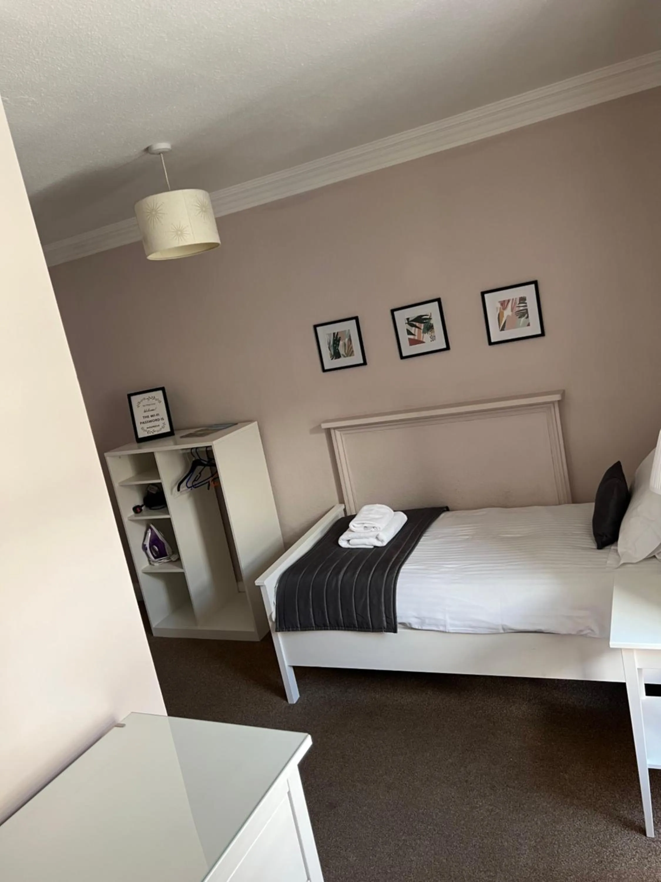 Bedroom, Bed in The White Swan Hotel