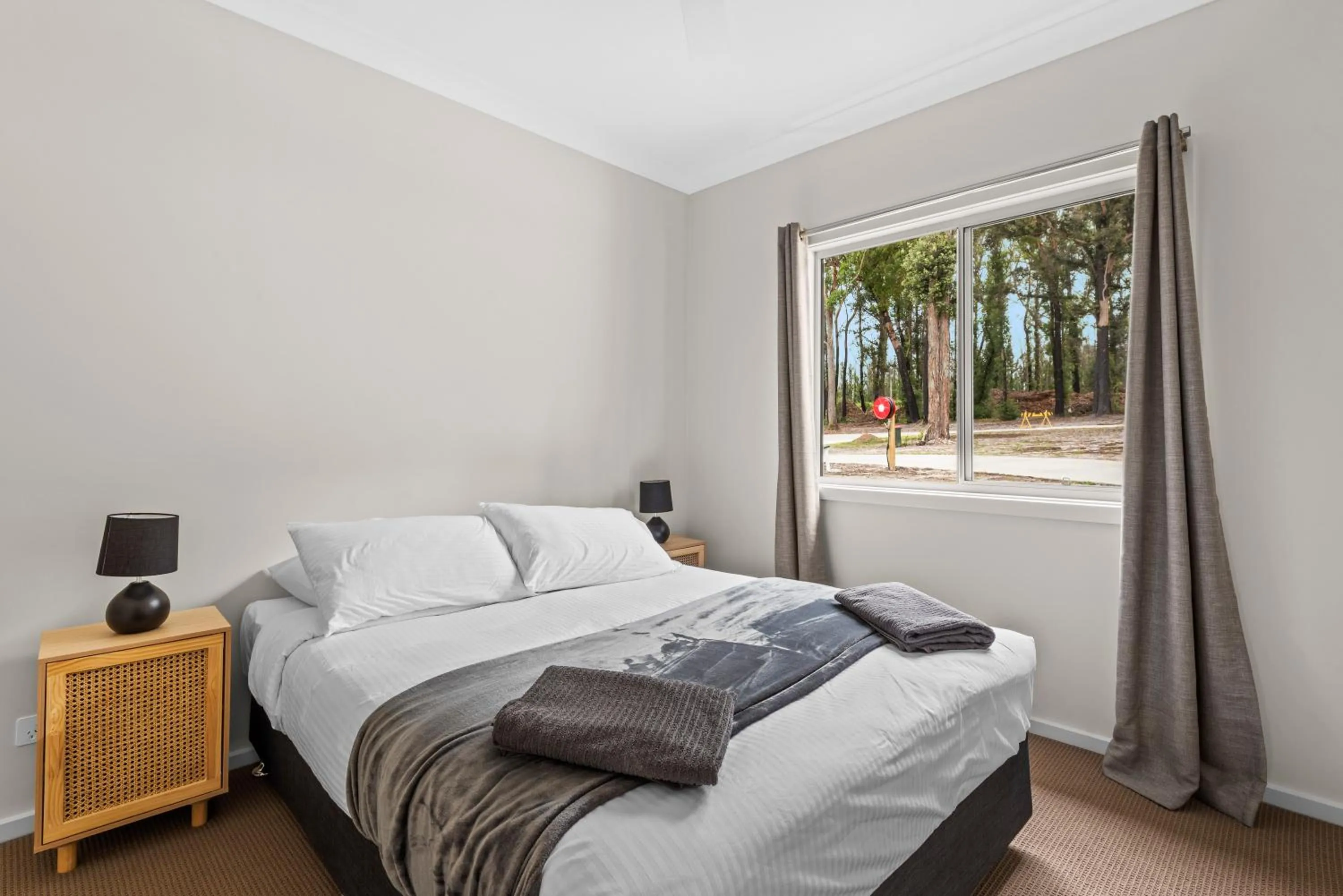 Bed in The Leaning Oak Holiday Lifestyles - Lake Conjola