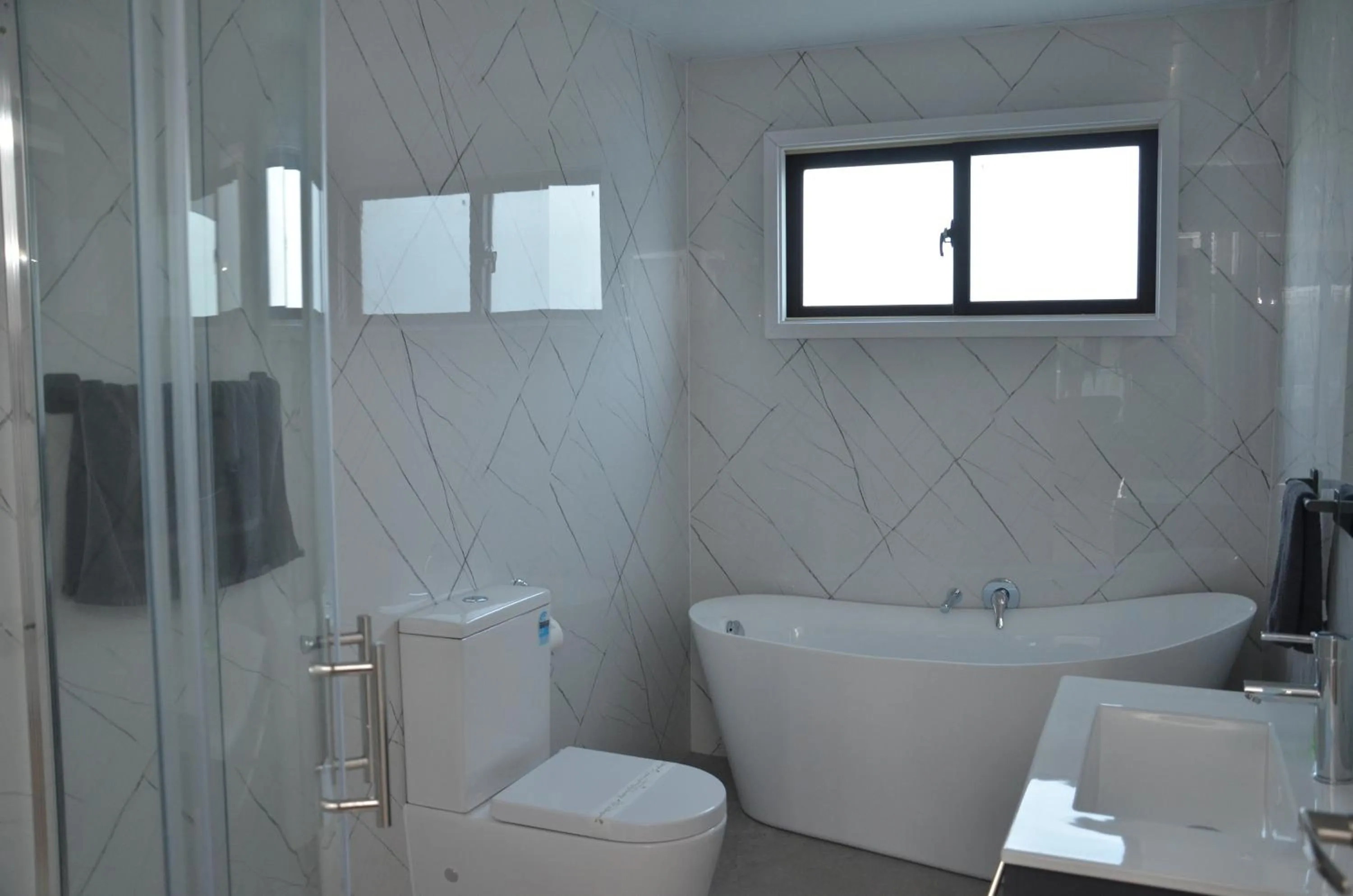 The Leaning Oak Holiday Lifestyles - Lake Conjola